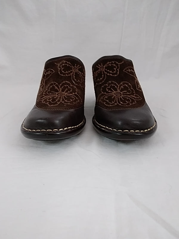 SOFTSPOTS Slip On Clogs Shoes Brown Suede Embroidered Leather Almond Toe Women's Size 10