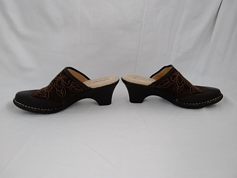 SOFTSPOTS Slip On Clogs Shoes Brown Suede Embroidered Leather Almond Toe Women's Size 10