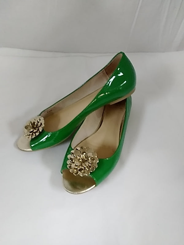 KATE SPADE Women's Green Patent Leather Flats with Gold Floral Embellishment - Size 6.5