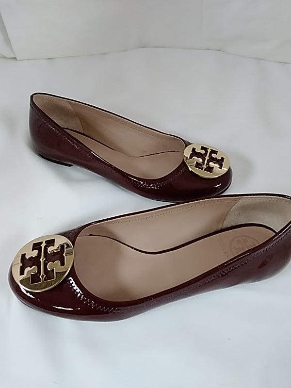 TORY BURCH Mahogany Reva Patent Leather Ballet Flats w/ Gold Medallion Logo - Size 8.5