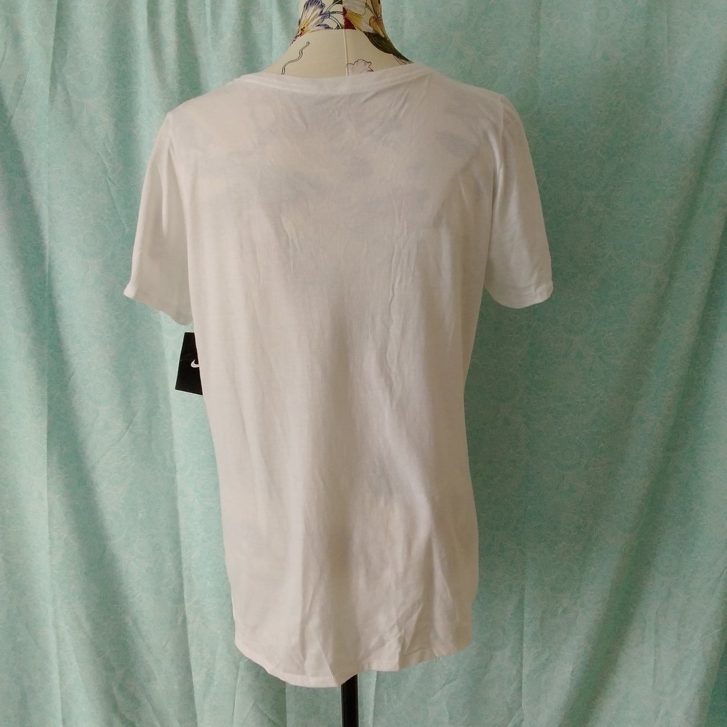 Women's North Carolina Tar Heels White Scoop Neck SS Tee NWT- Size Large