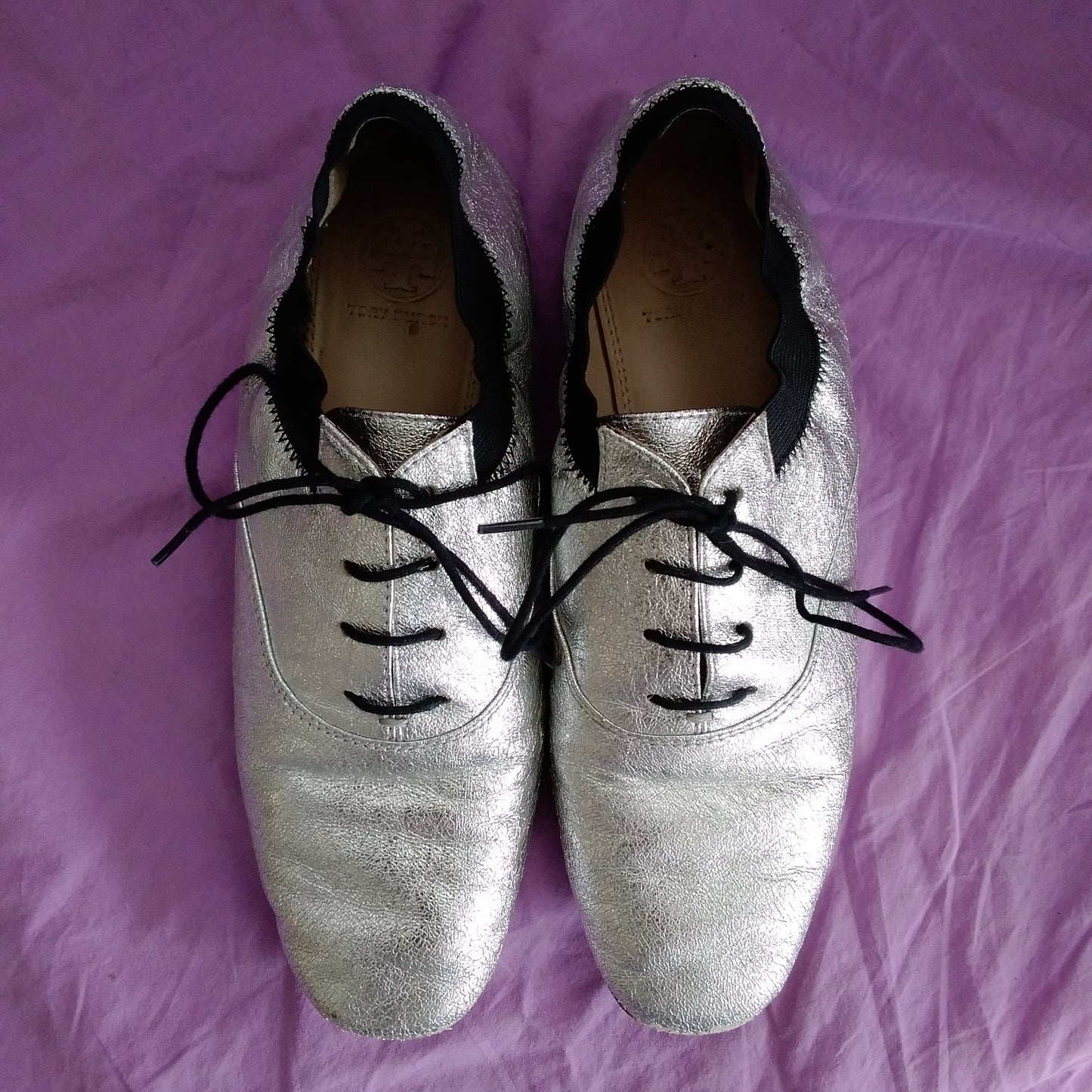 Tory Burch Silver Metallic Leather Bombe Oxford Shoes - Size 7.5