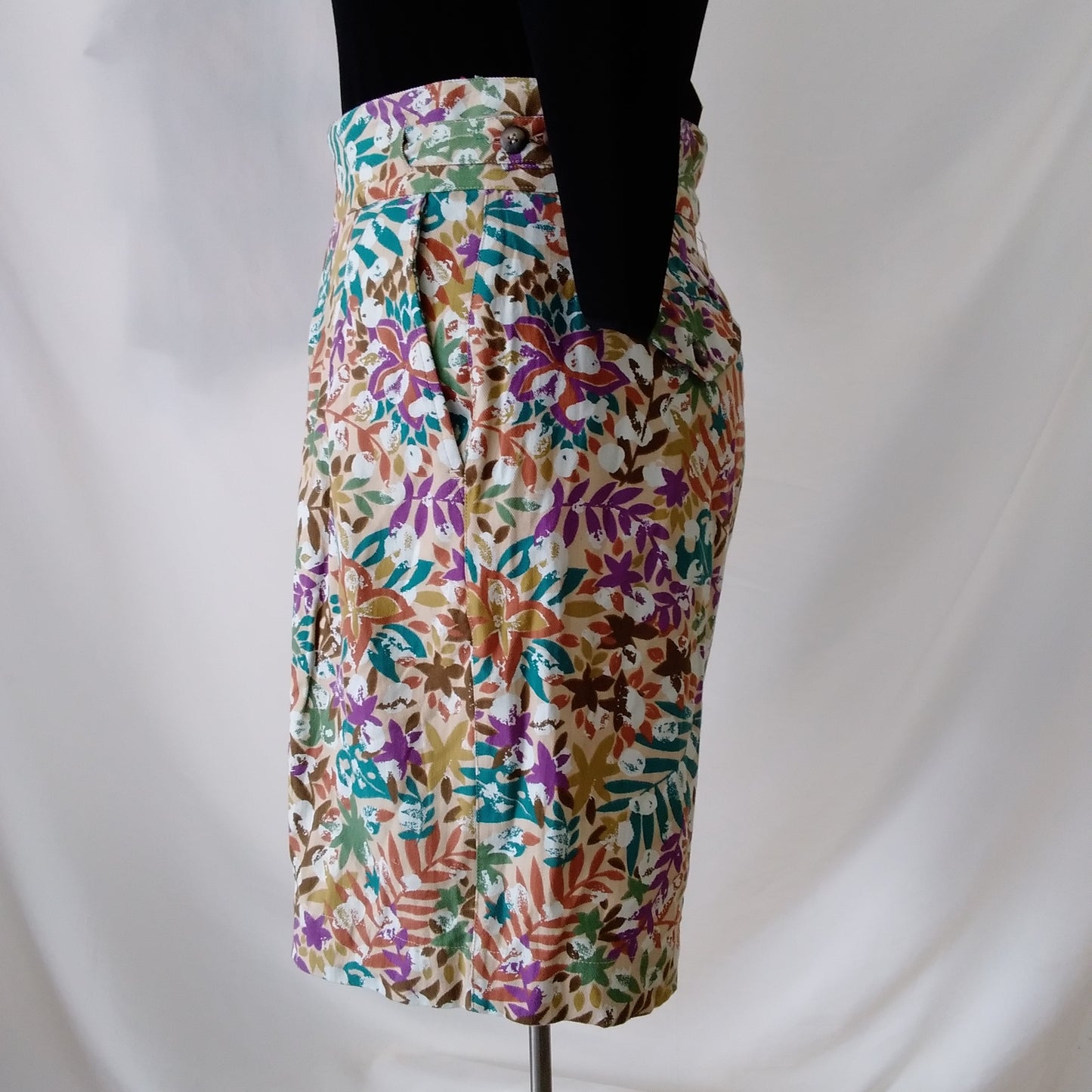 I.V.Y Floral Cotton Shorts - NWT - Size 13/14