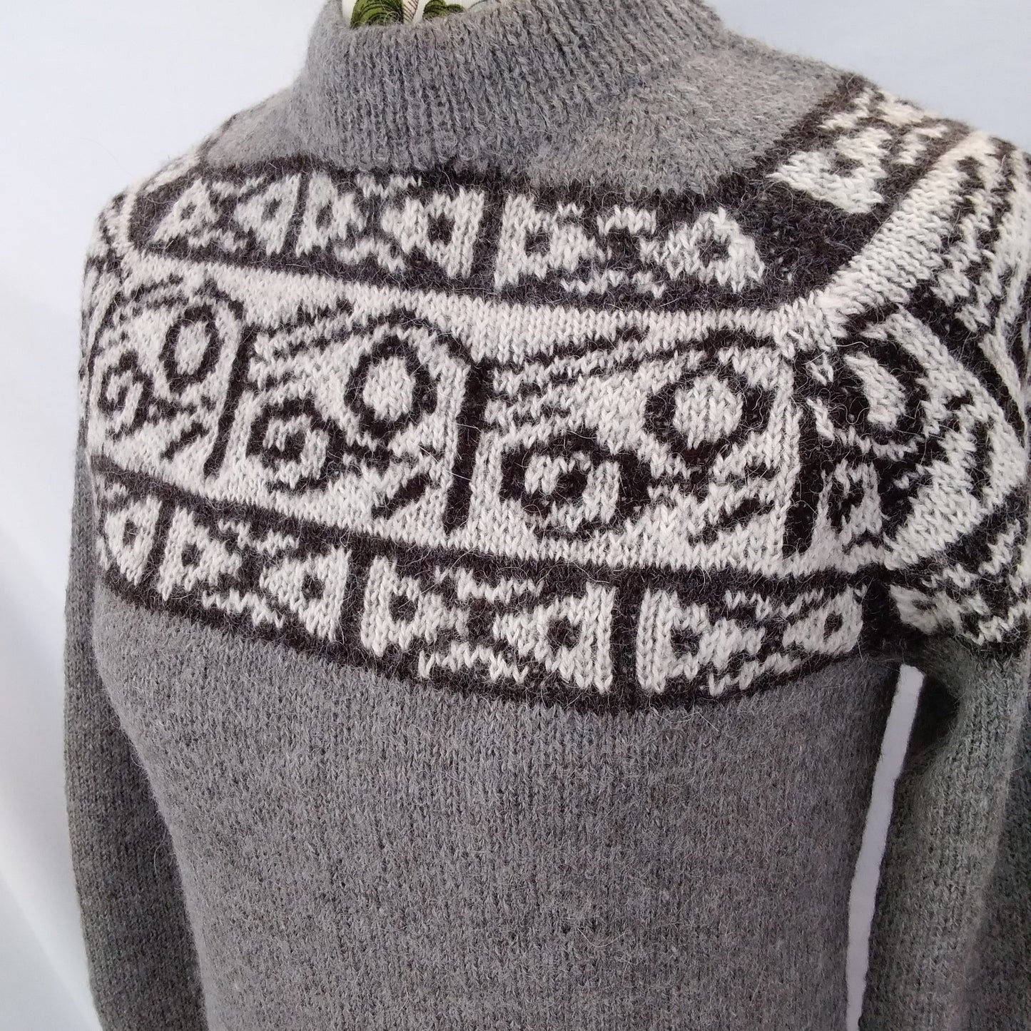 Vintage Kay Huasy Gray & White 100% Alpaca Sweater - Size: S