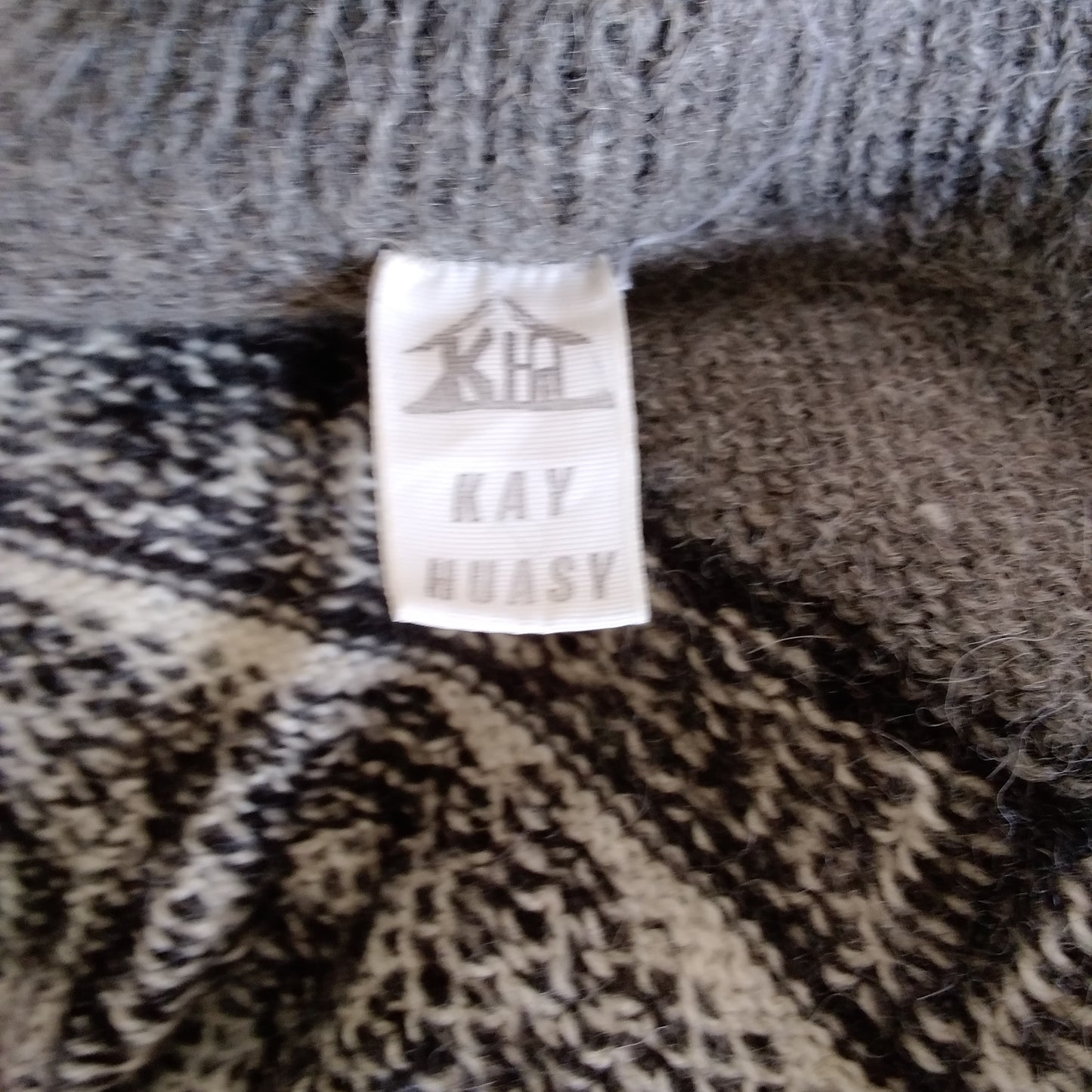 Vintage Kay Huasy Gray & White 100% Alpaca Sweater - Size: S