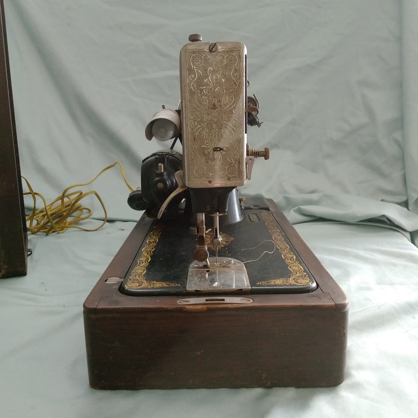 Vintage Singer Sewing Machine Y718527 - NOT WORKING for PARTS ONLY