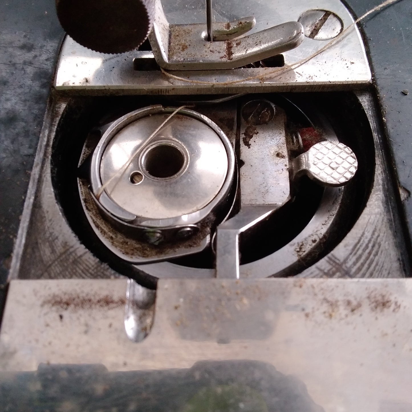 Vintage Singer Sewing Machine Y718527 - NOT WORKING for PARTS ONLY