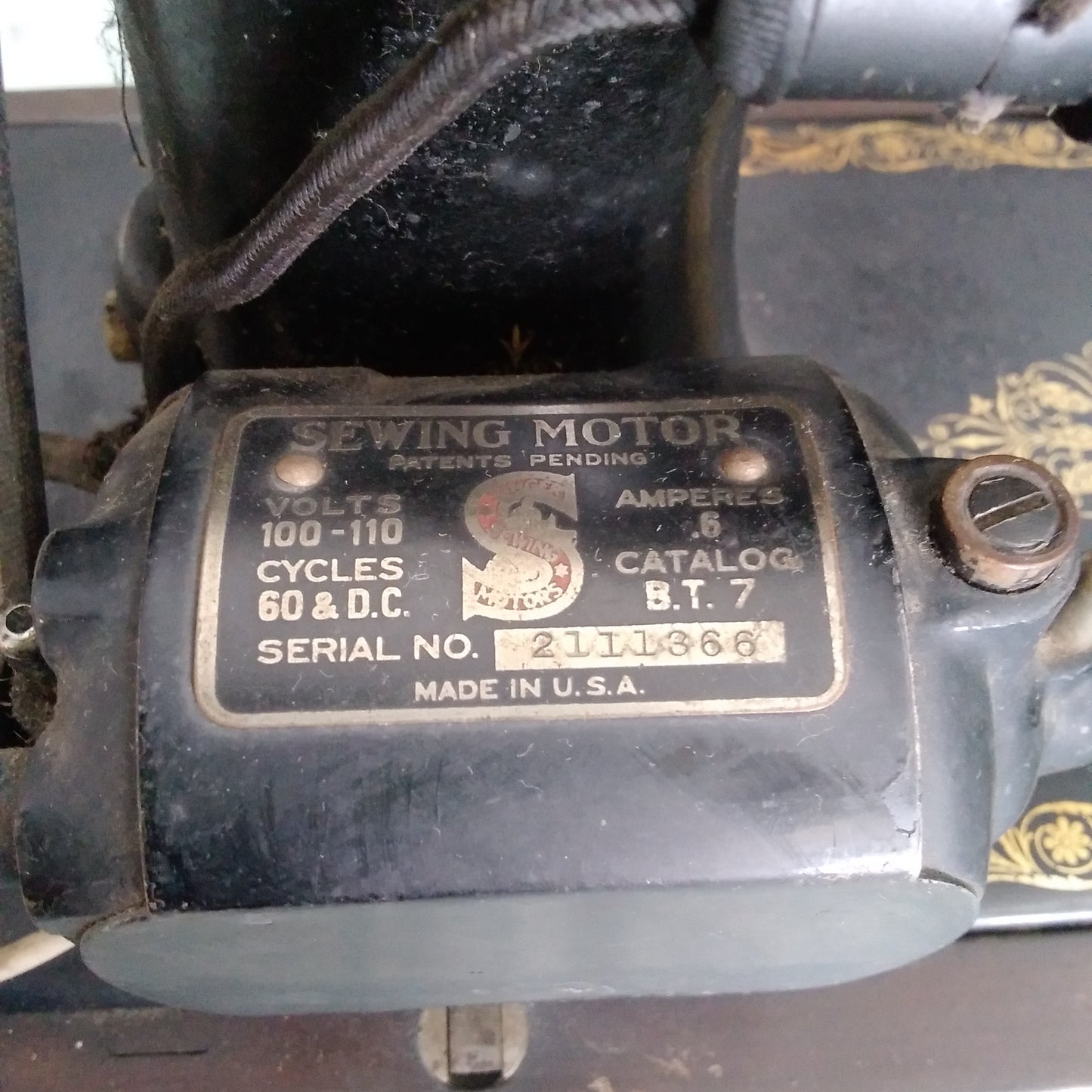 Vintage Singer Sewing Machine Y718527 - NOT WORKING for PARTS ONLY