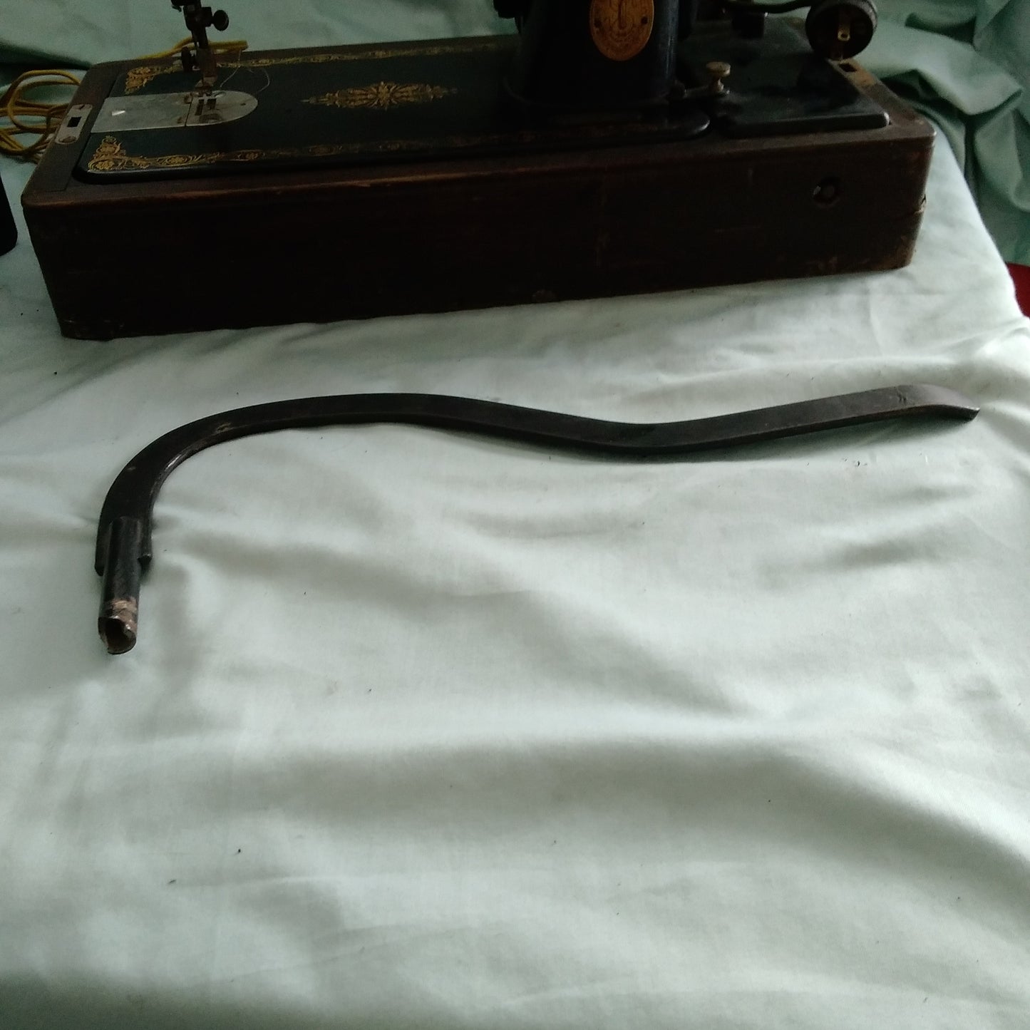 Vintage Singer Sewing Machine Y718527 - NOT WORKING for PARTS ONLY