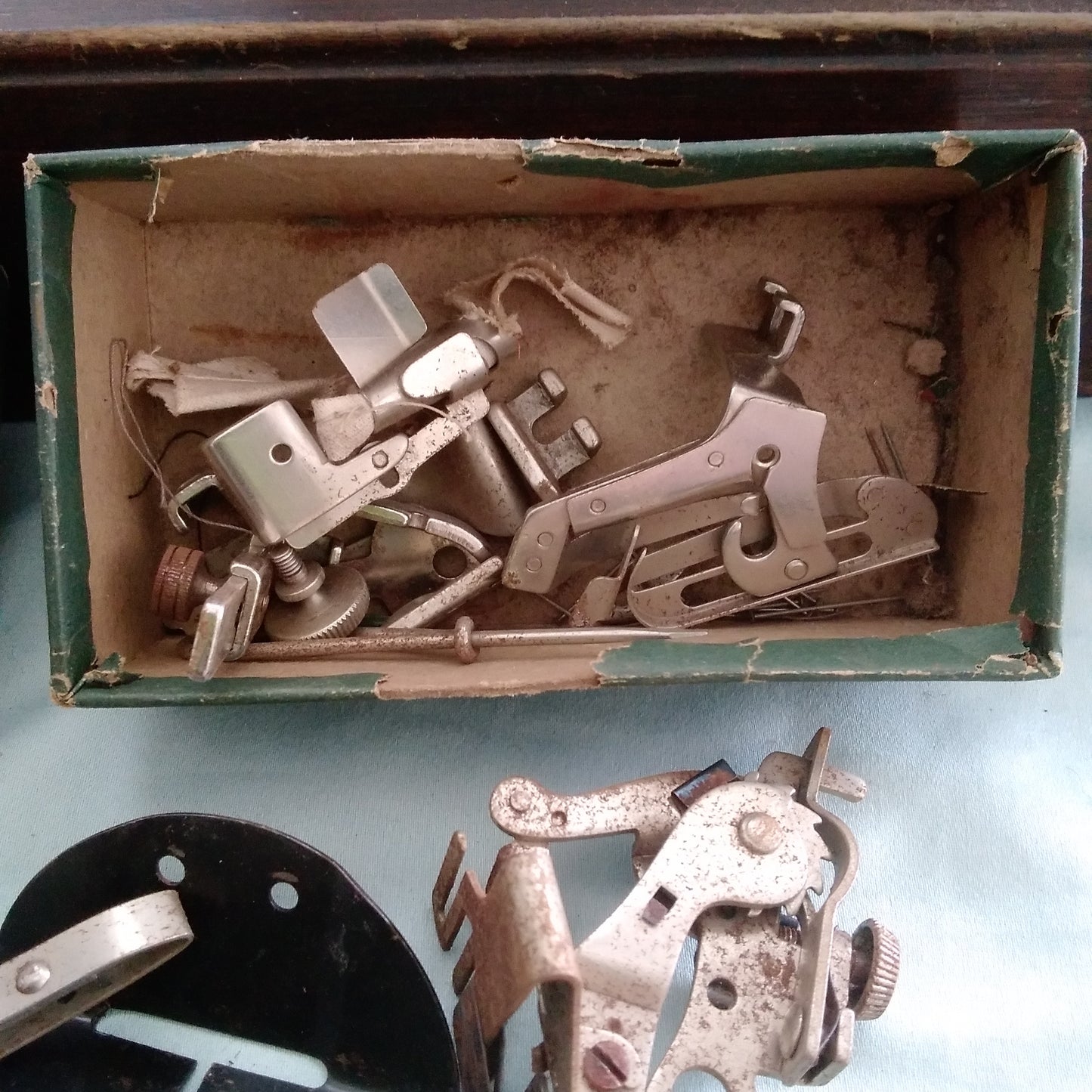 Vintage Singer Sewing Machine Y718527 - NOT WORKING for PARTS ONLY