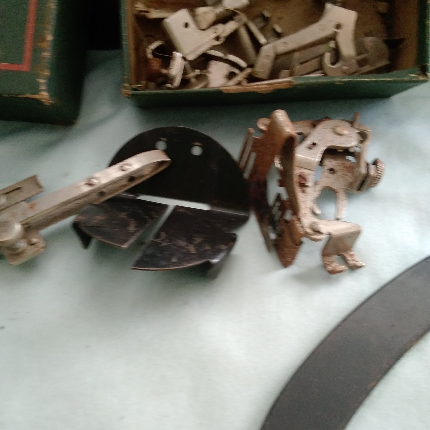 Vintage Singer Sewing Machine Y718527 - NOT WORKING for PARTS ONLY