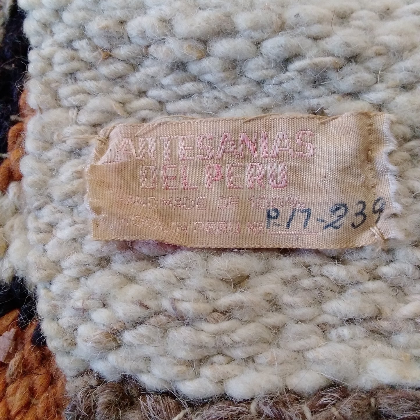 Handmade 100% Wool Rug made in Peru - Size: 4'x5'6"