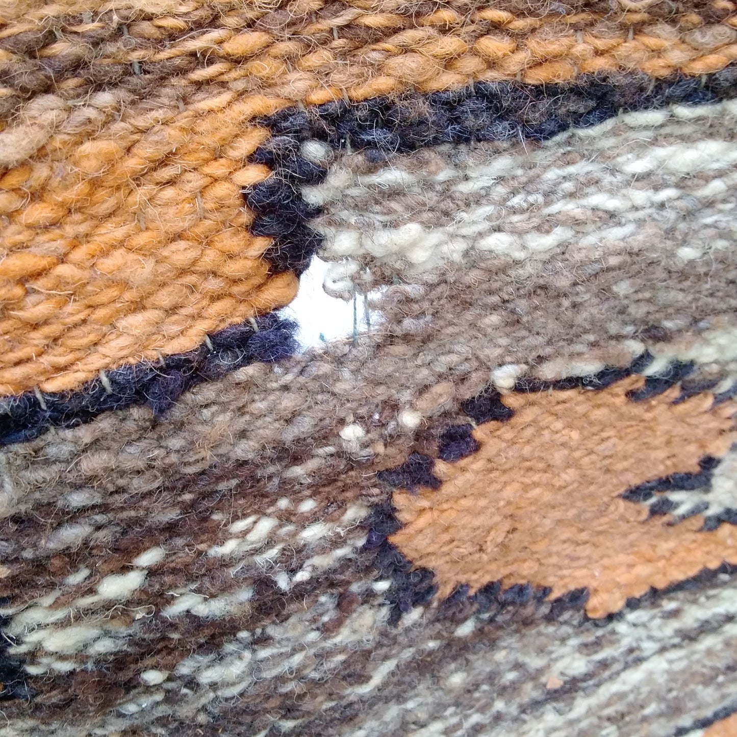 Handmade 100% Wool Rug made in Peru - Size: 4'x5'6"