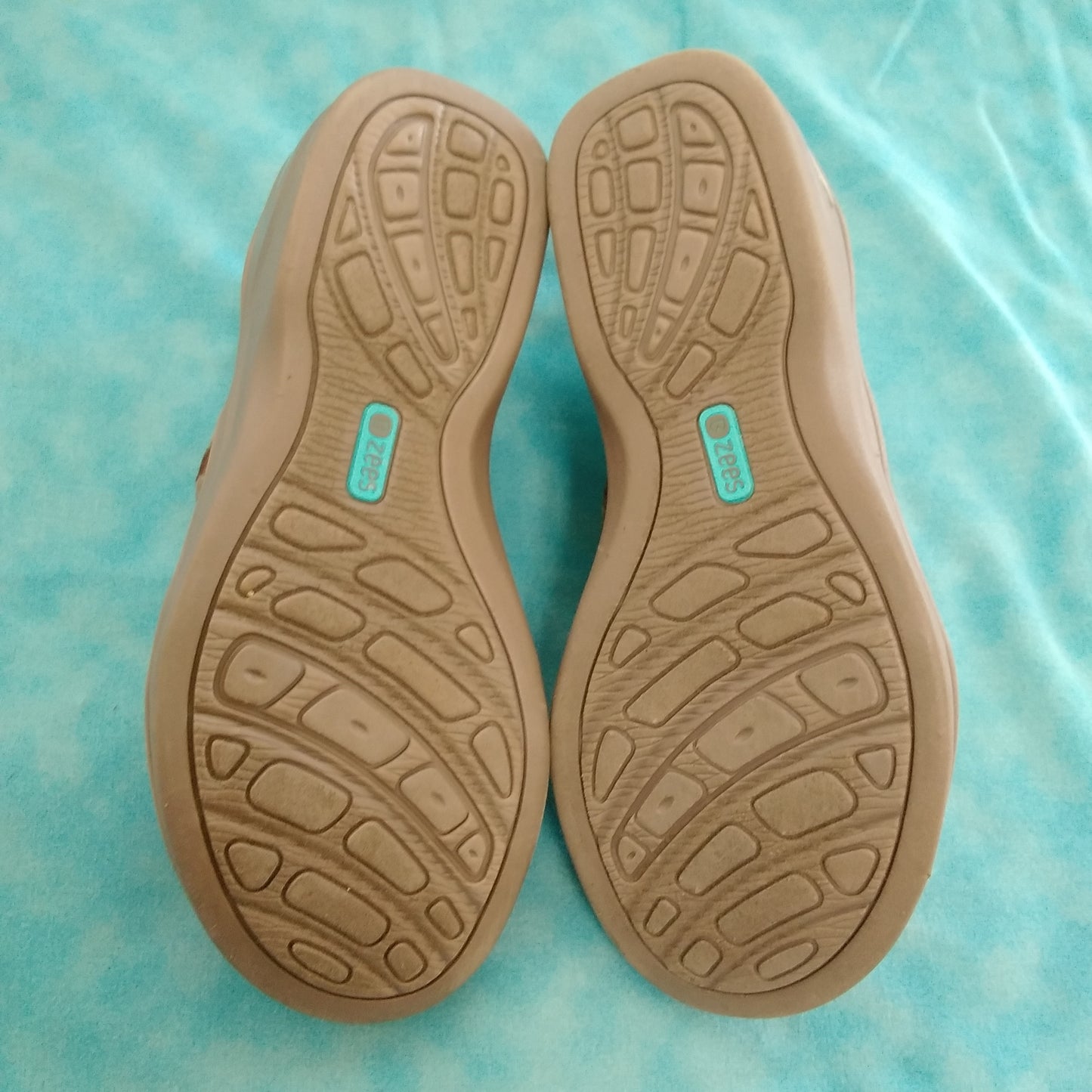 Bzees Drama Wedge Sandals - Size: 7.5