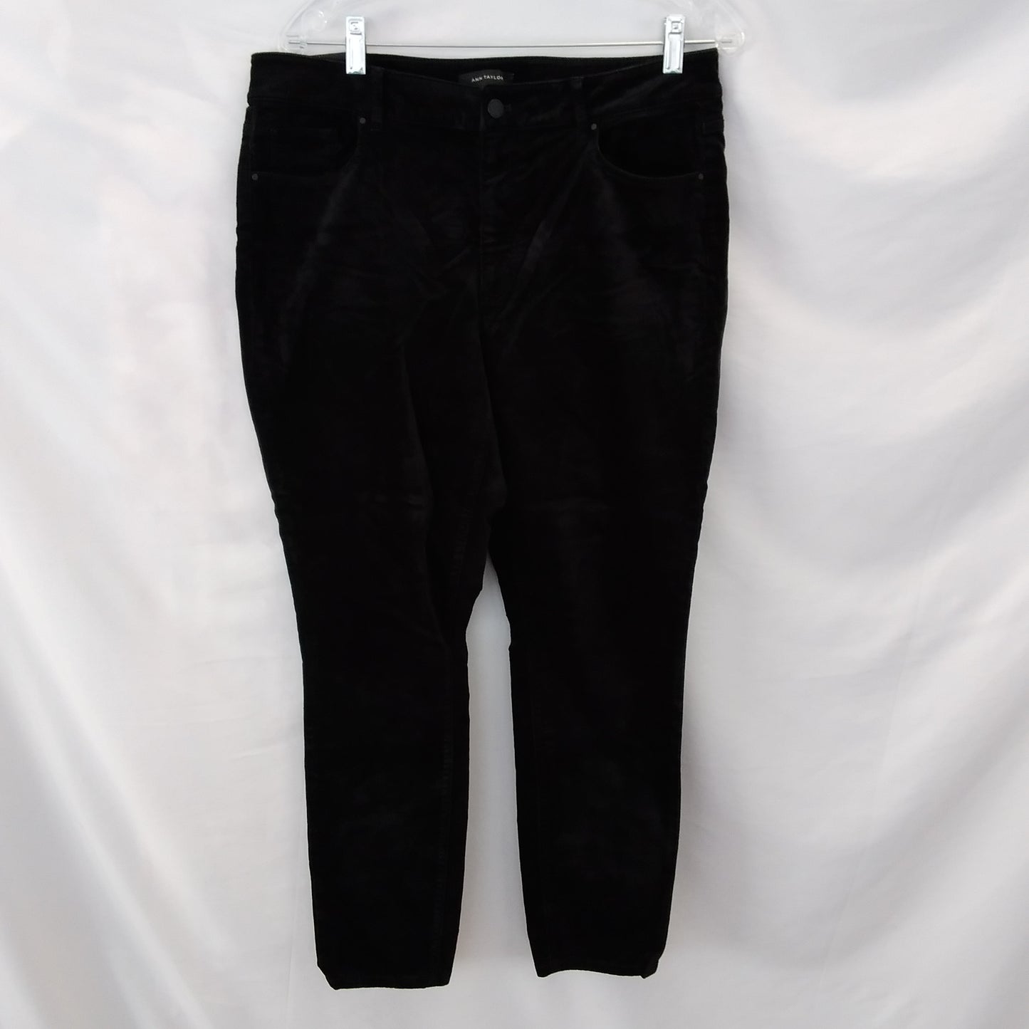 NWT - Ann Taylor The Skinny Curvy Fit Black Denim Jeans - Size: 12
