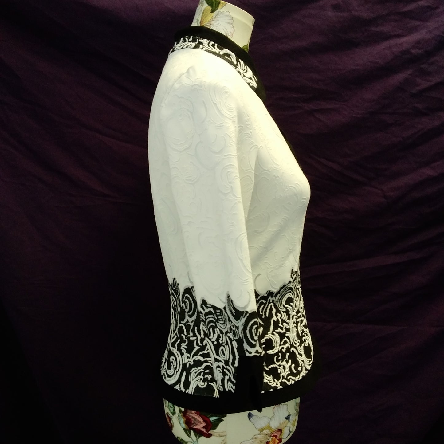 Joseph Ribkoff Women's White/Black Textured Blazer - Size: 8