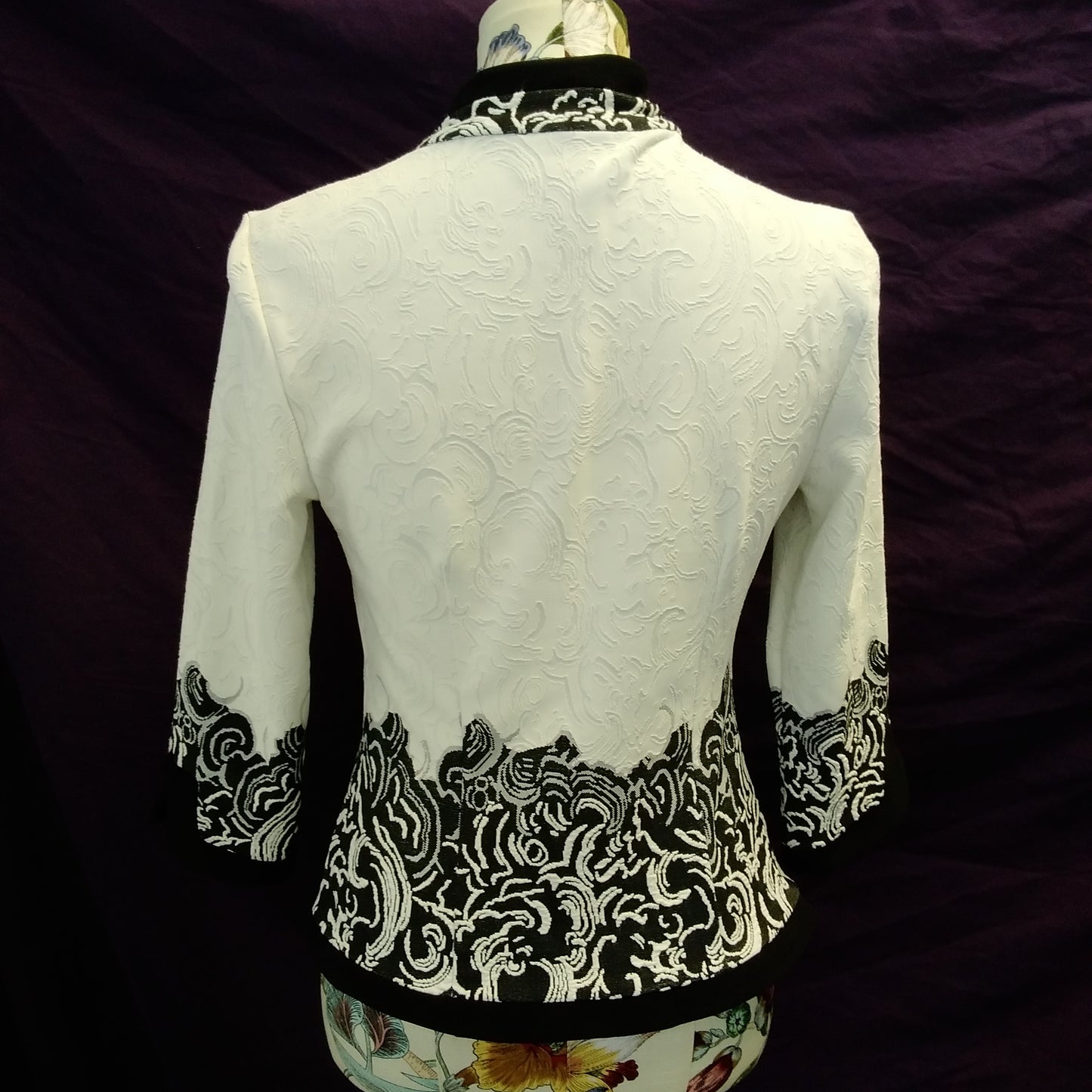 Joseph Ribkoff Women's White/Black Textured Blazer - Size: 8