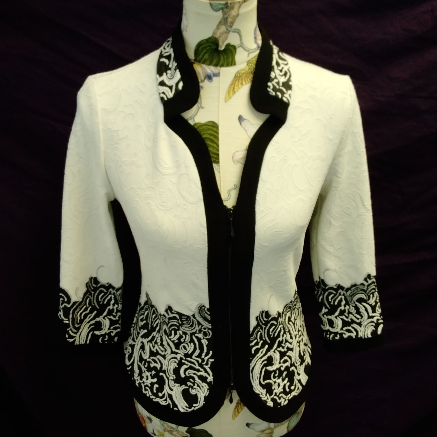 Joseph Ribkoff Women's White/Black Textured Blazer - Size: 8