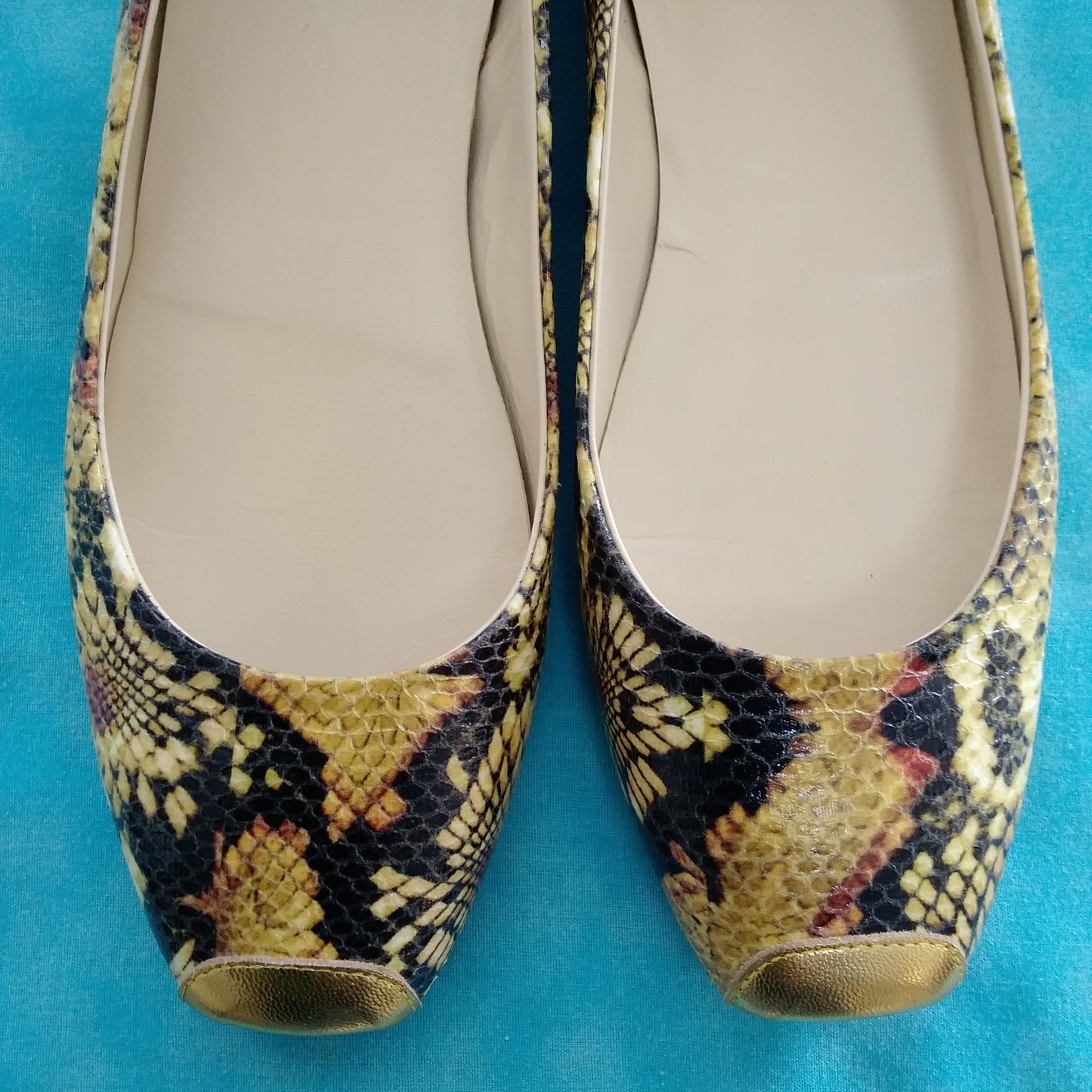Butter Yellow/Black Floral Flats with Gold Tips made in Italy - Size: 8