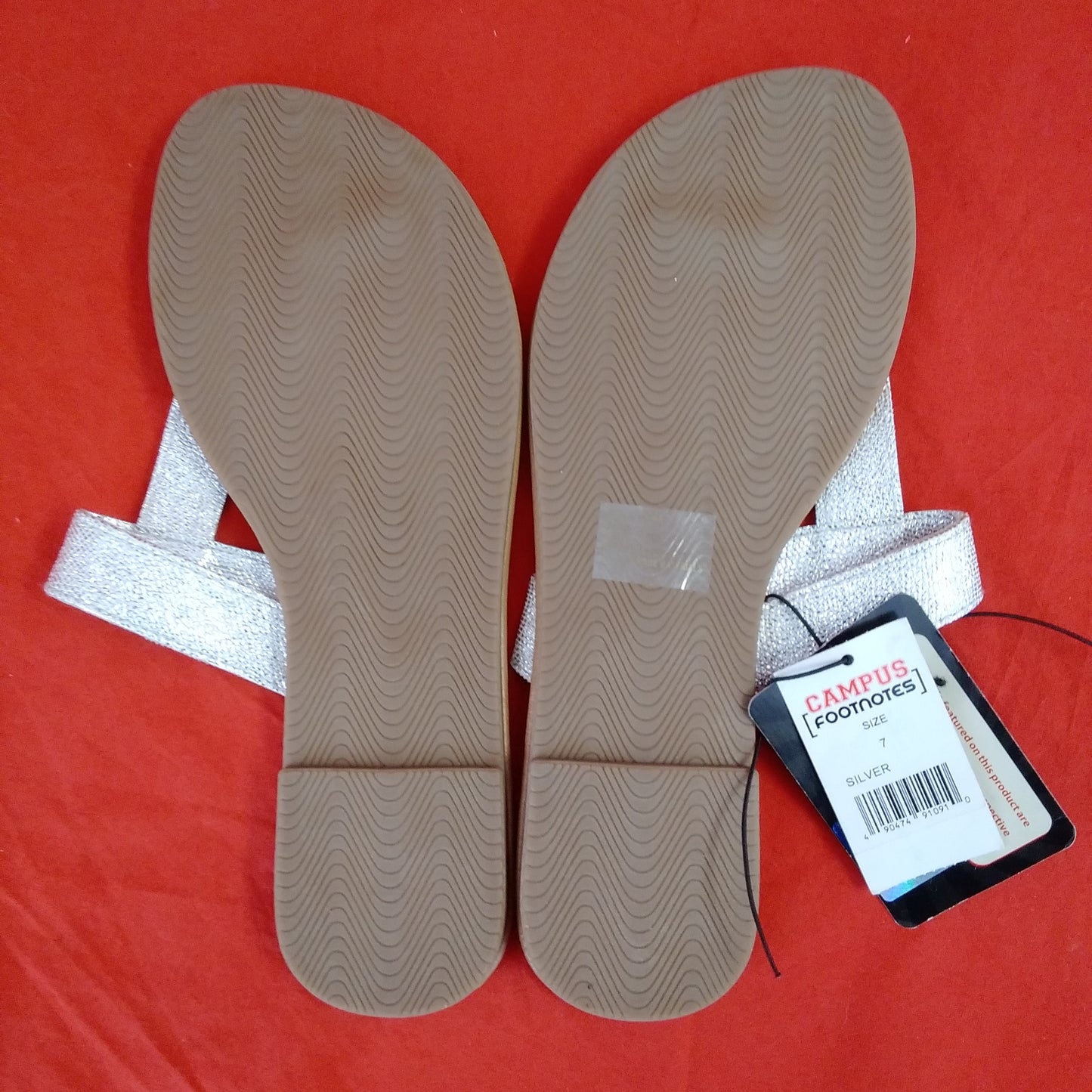 NWT - North Carolina Tar Heels Silver Strap Flip-Flops - Size: 7