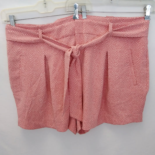 NWT - Torrid Women's Pink Dot Tie Front Shorts - Size: 20