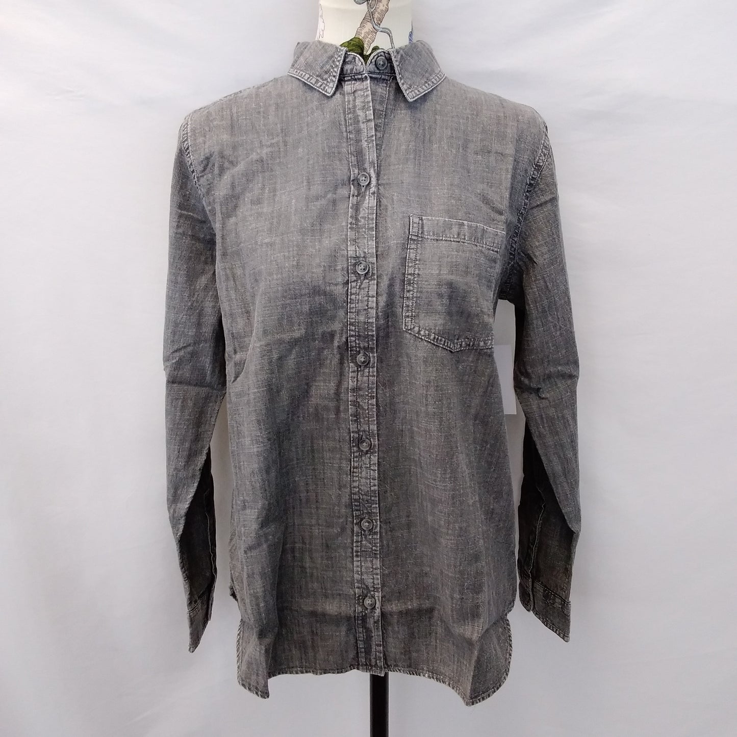 NWT - Sonoma gray Long Sleeve Everyday Button Up Shirt - M