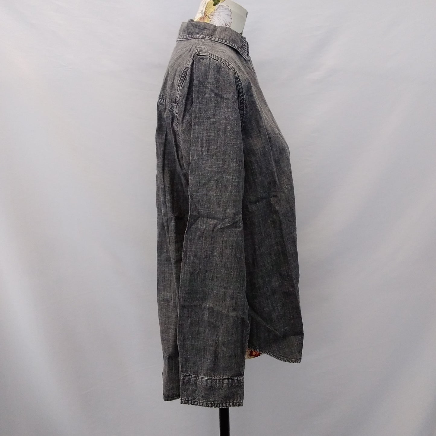NWT - Sonoma gray Long Sleeve Everyday Button Up Shirt - M