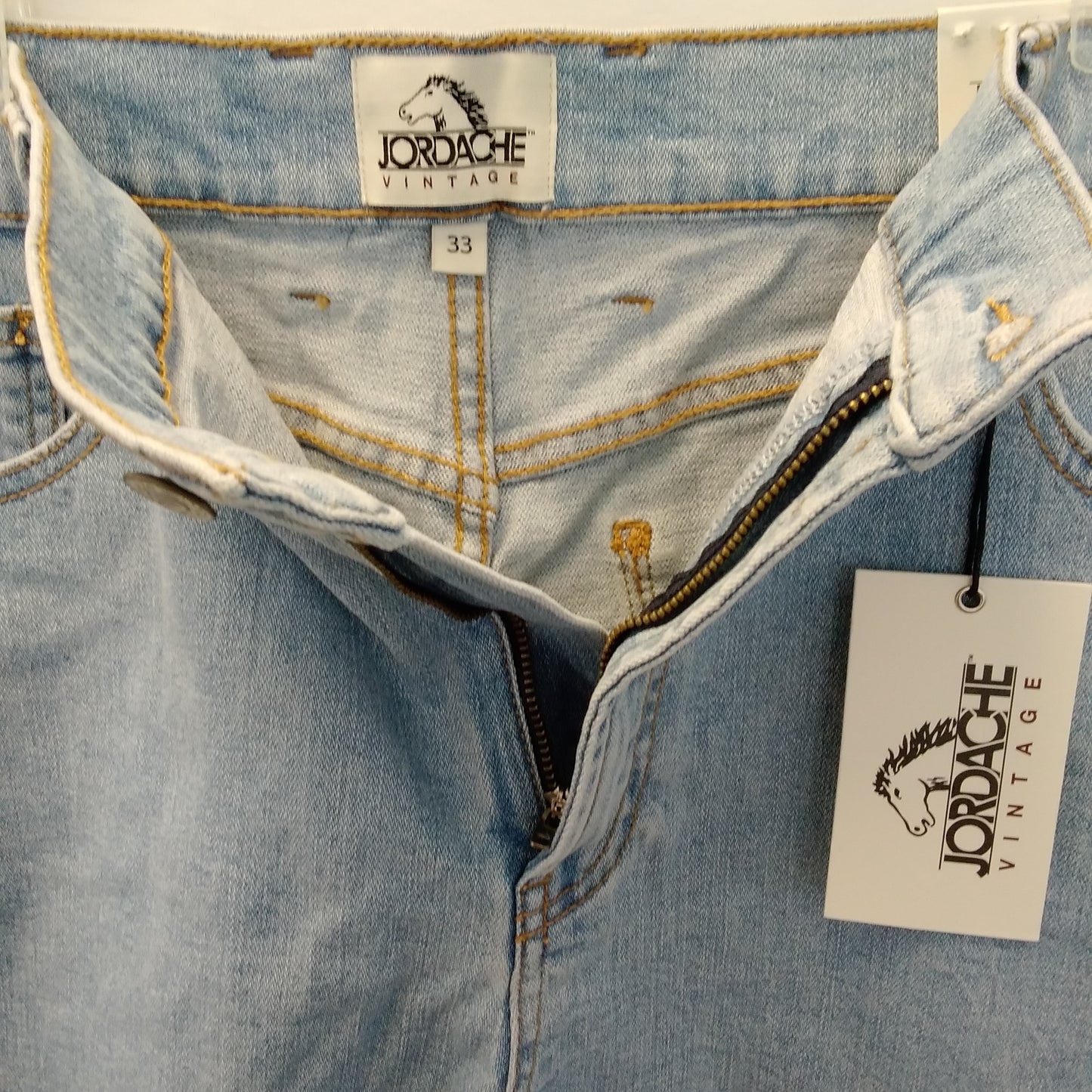NWT - Jordache Cindy Lt. Wash Shorts - Size: 33