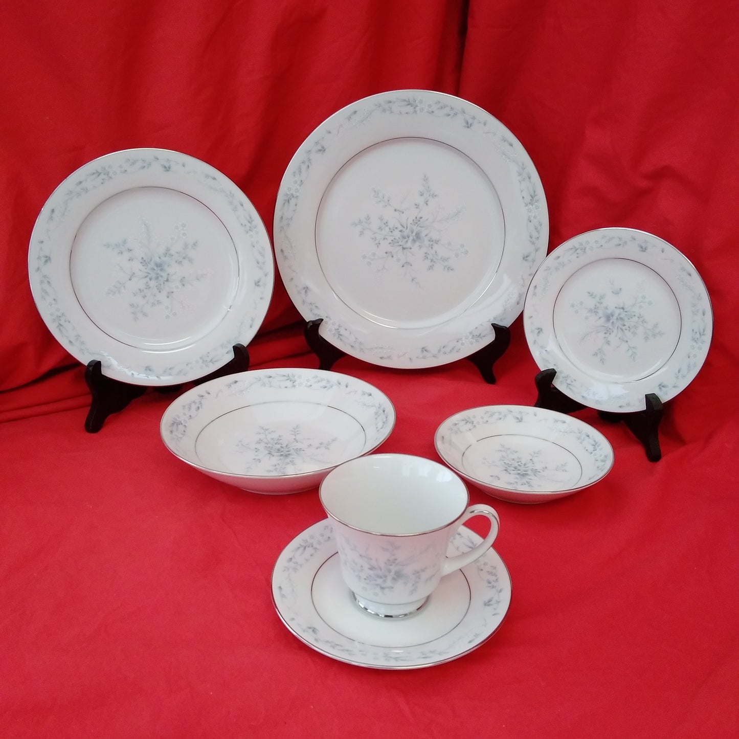 Carolyn by Notitake #2693 - Lot of 5 (7 piece place settings) 35 Pieces