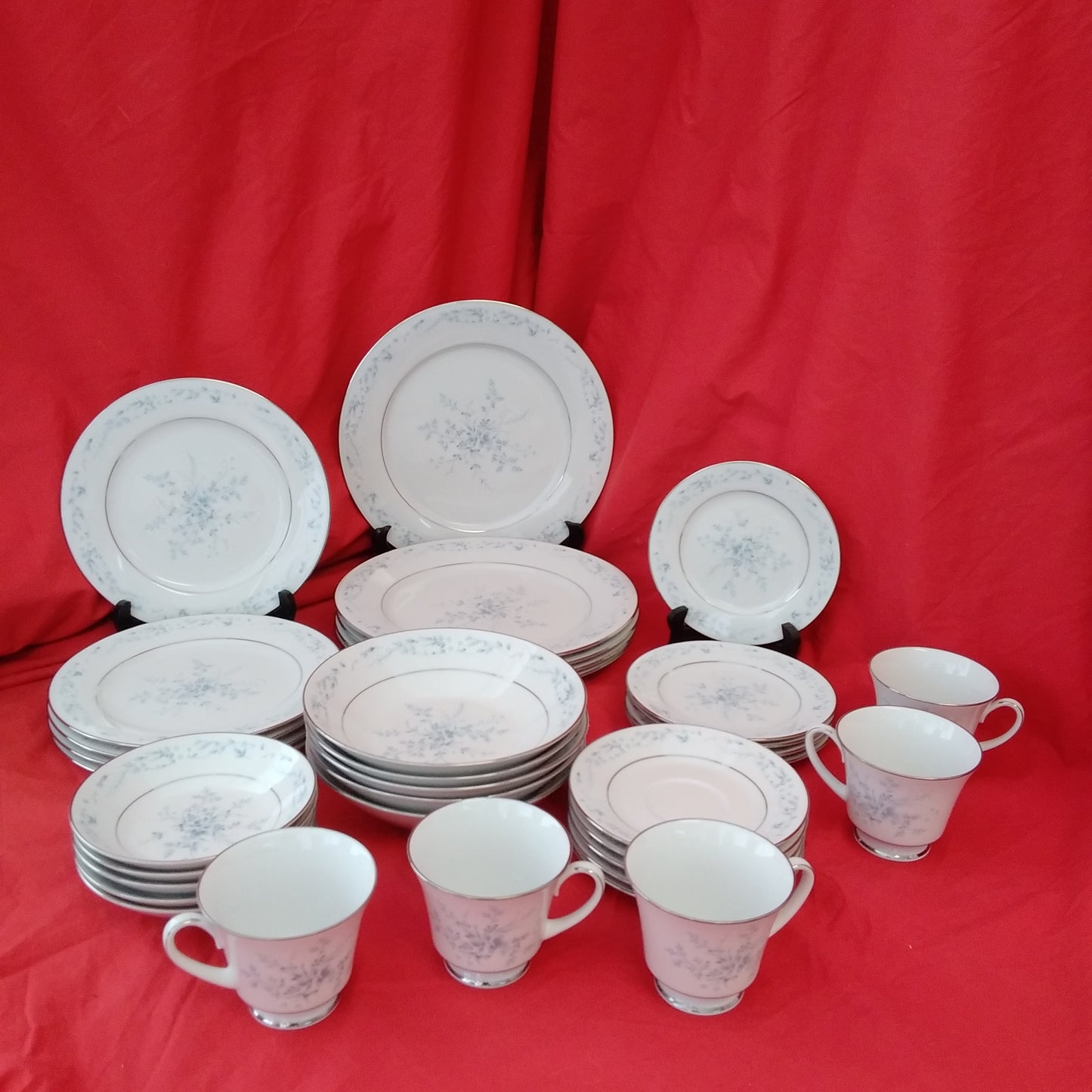 Carolyn by Notitake #2693 - Lot of 5 (7 piece place settings) 35 Pieces