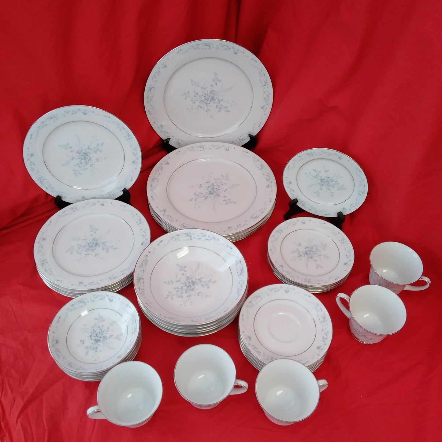 Carolyn by Notitake #2693 - Lot of 5 (7 piece place settings) 35 Pieces