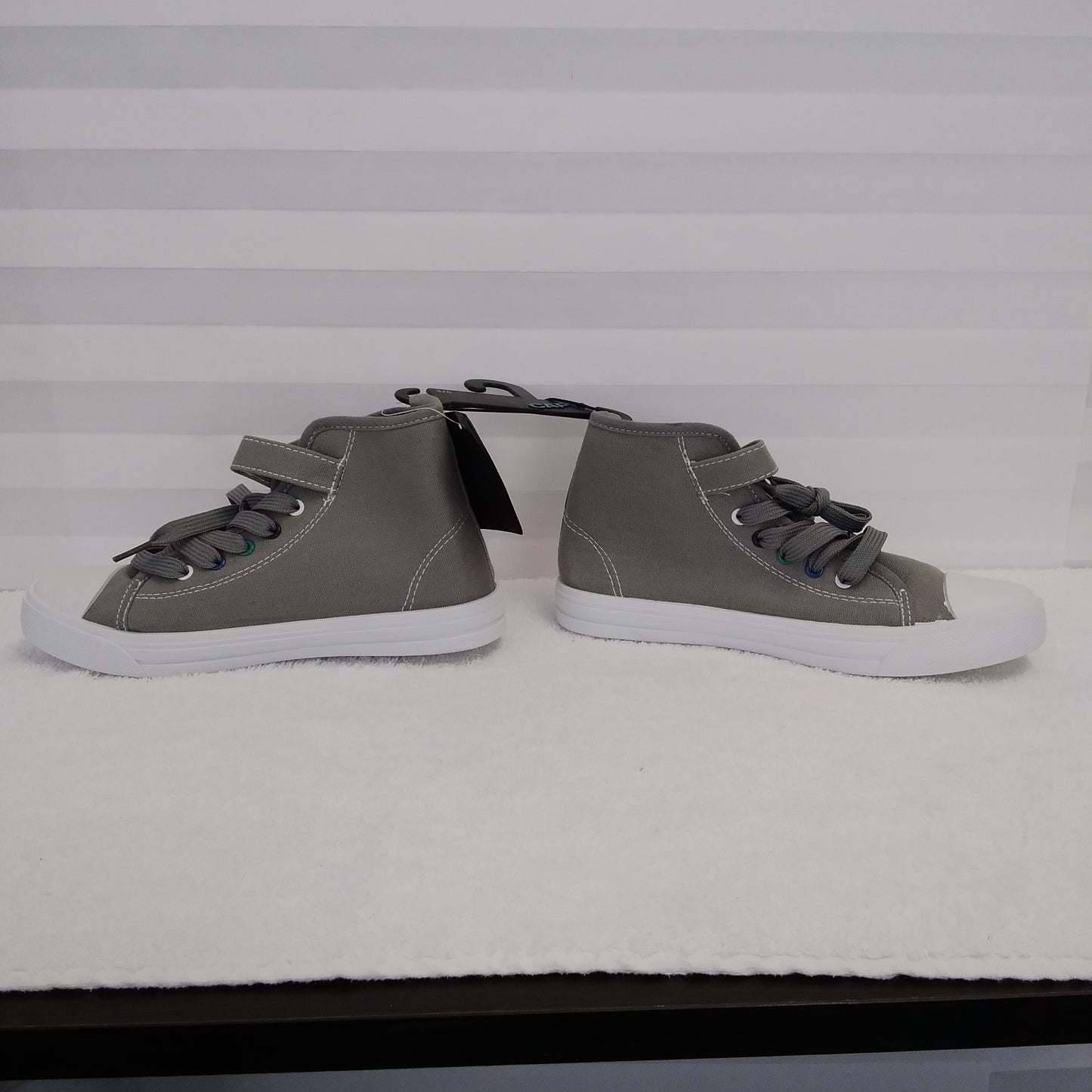 NWT - Capelli Boy's Gray Cap High Top Sneakers - Size: 3/4