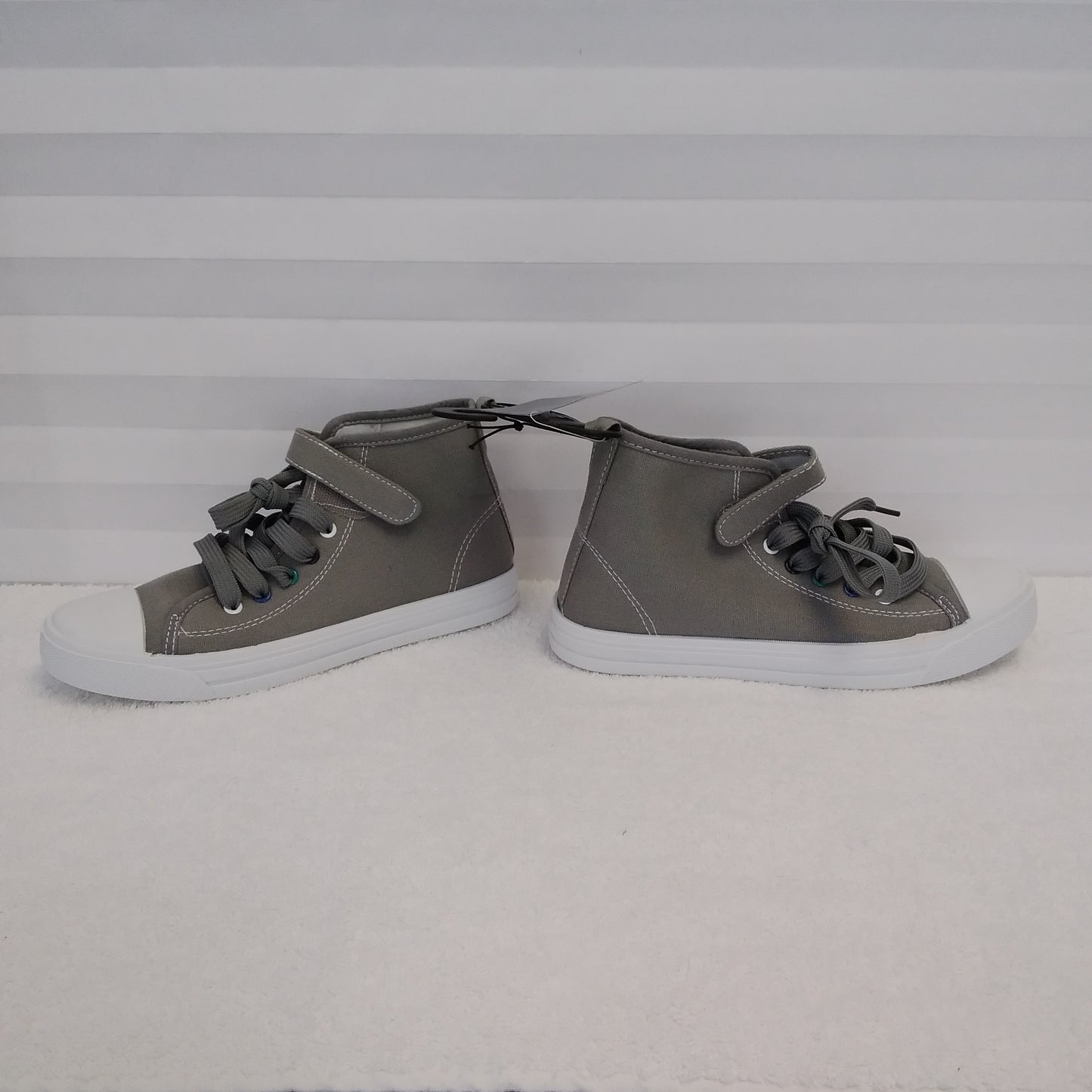 NWT - Capelli Boy's Gray Cap High Top Sneakers - Size: 3/4