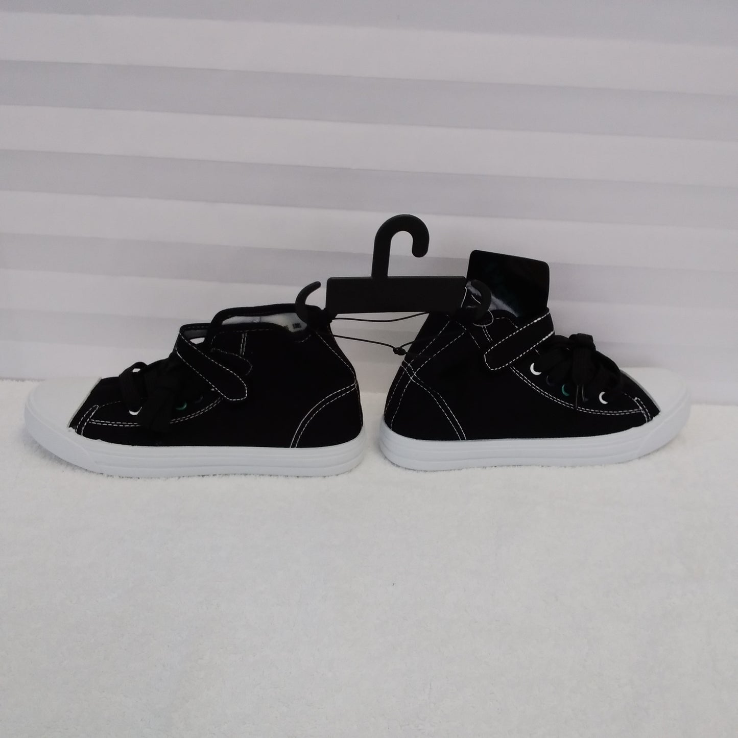 NWT - Capelli Boy's Black Cap High Top Sneakers - Size: 3/4