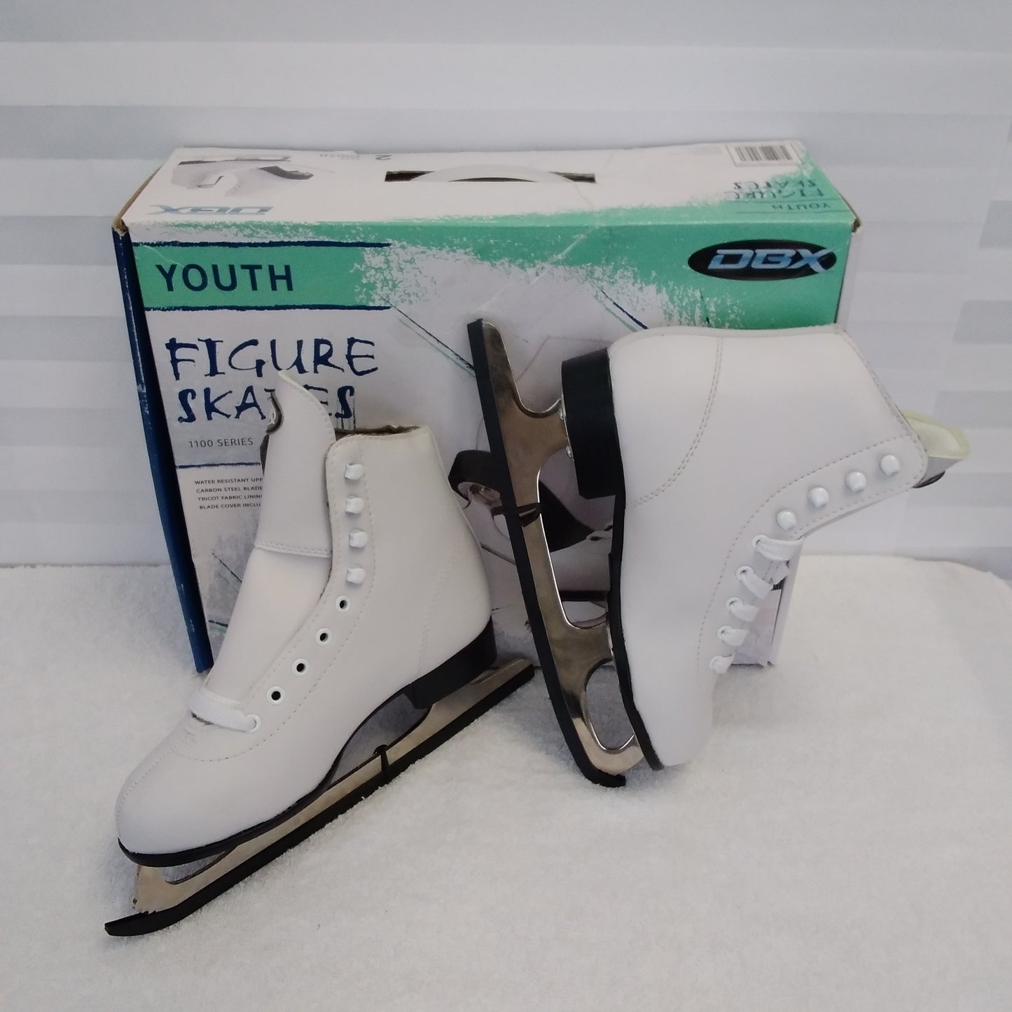 NIB - DBX Youth Series 1100 White Traditional Ice Skates - Size: 2