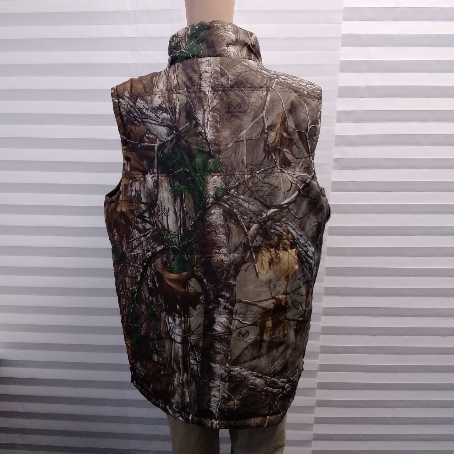 NWT - Realtree bark midnight camo Quilted Reversible Vest - L