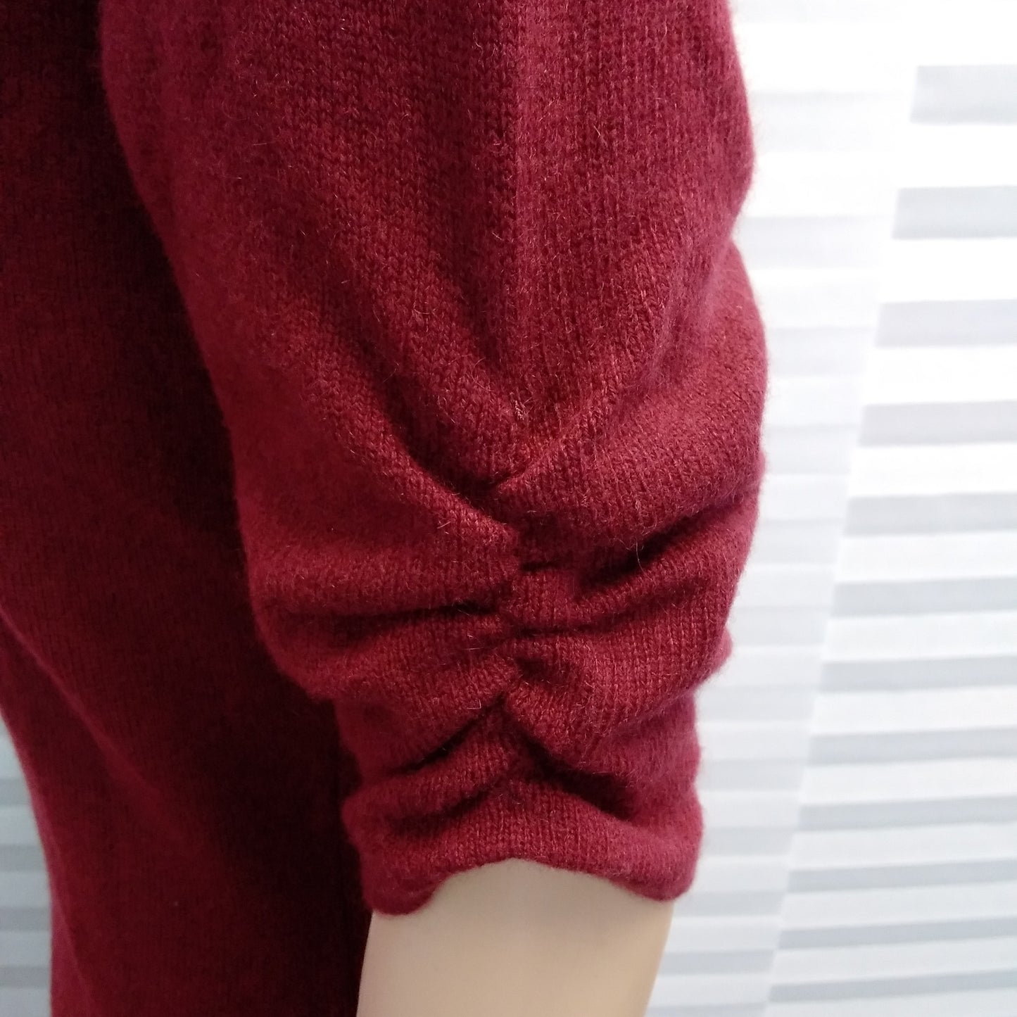 Neiman Marcus Cashmere Collection Plumb Turtle Neck Sweater - Size: M