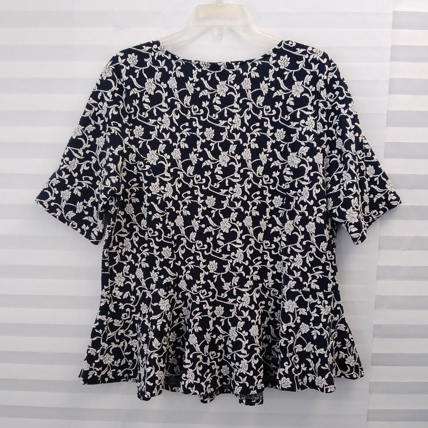 Bobeau Blue White Floral Short Sleeve Top - 1X
