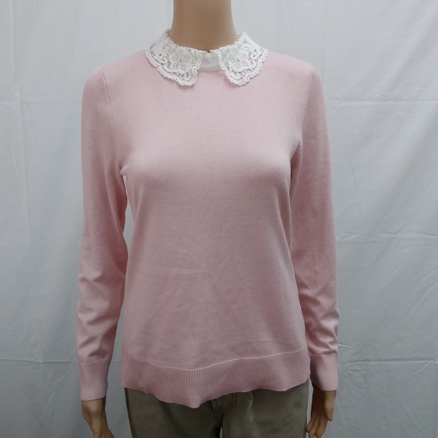 NWT - Cable & Gauge Women's Pink Sweater with White Lace Peter Pan Collar - Size: M