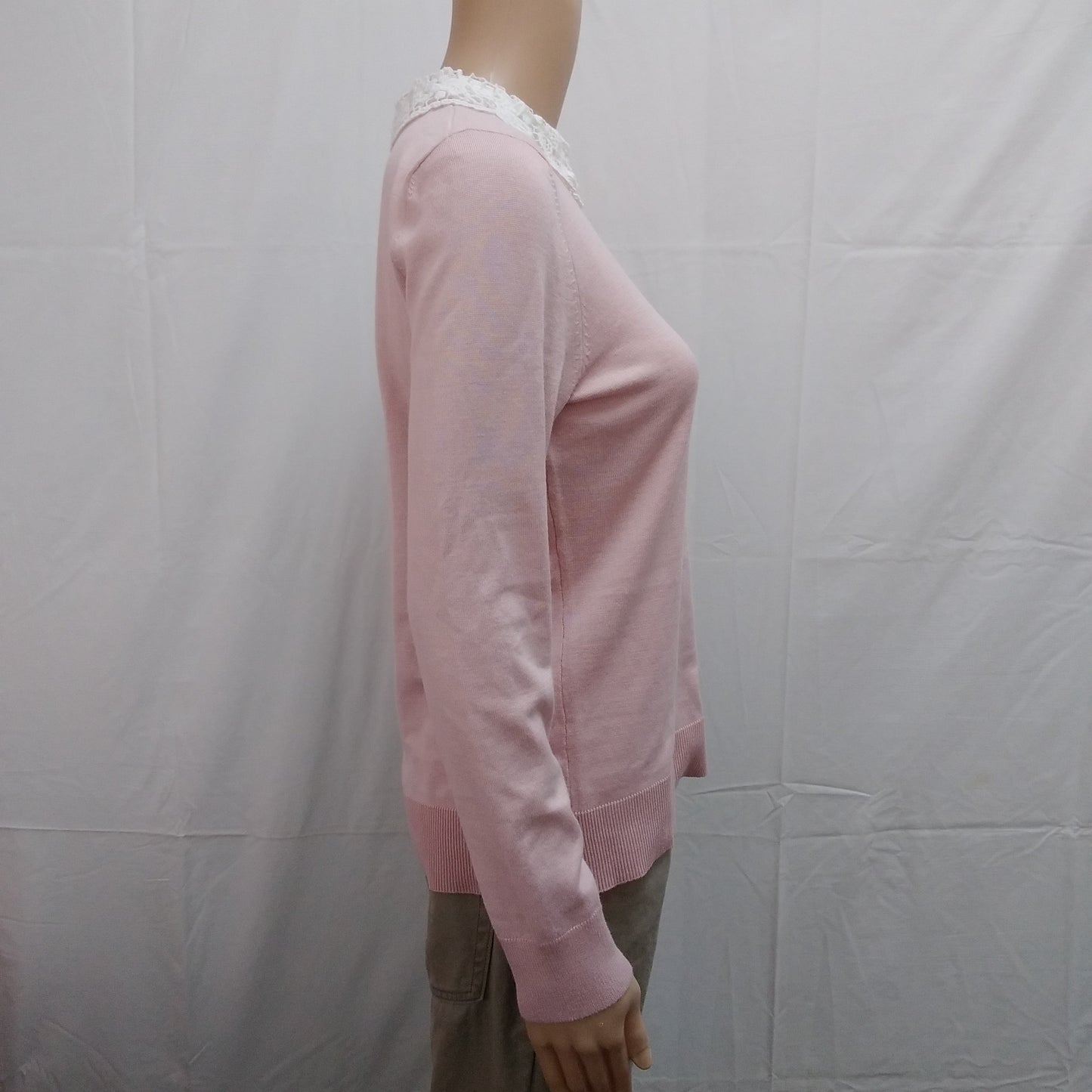 NWT - Cable & Gauge Women's Pink Sweater with White Lace Peter Pan Collar - Size: M