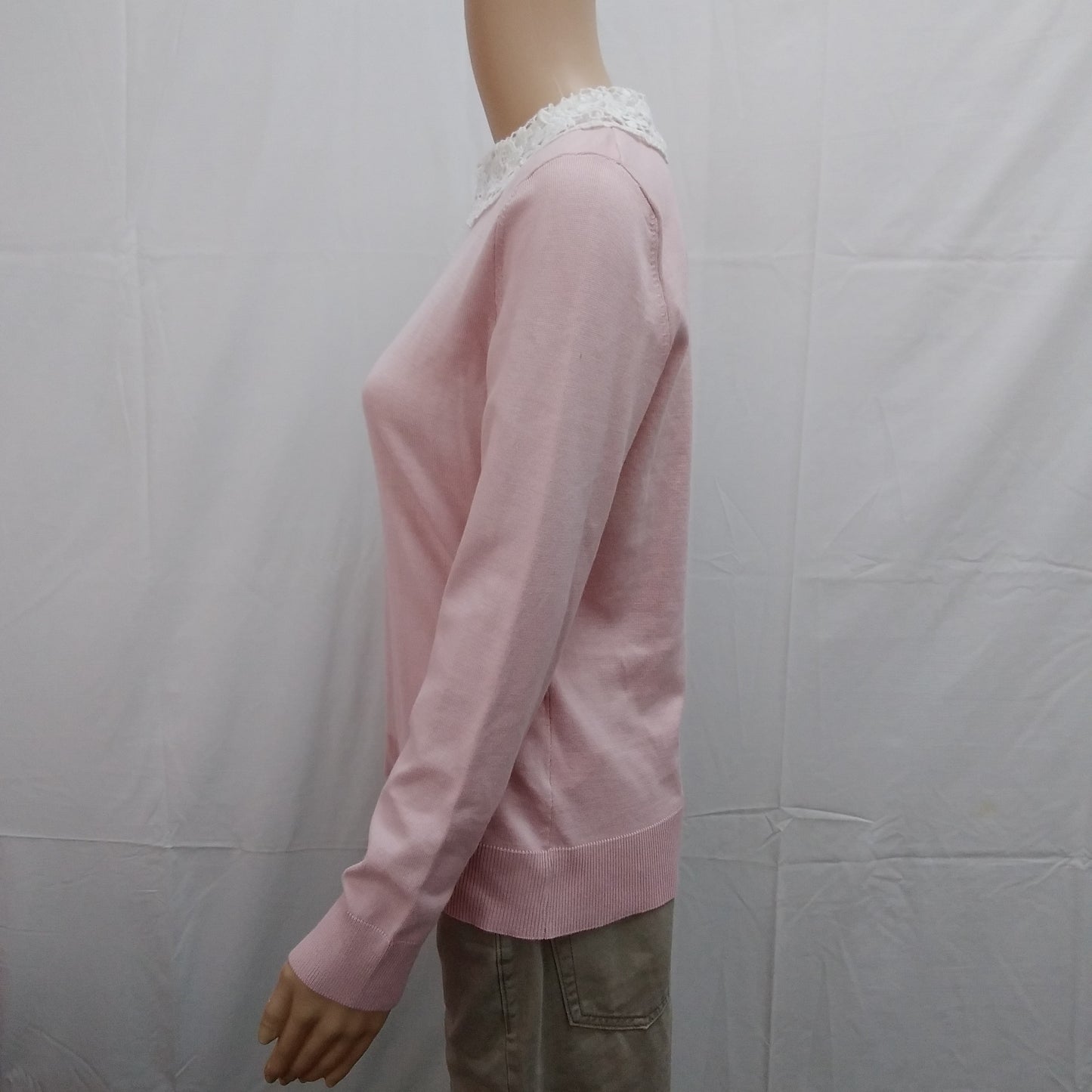 NWT - Cable & Gauge Women's Pink Sweater with White Lace Peter Pan Collar - Size: M