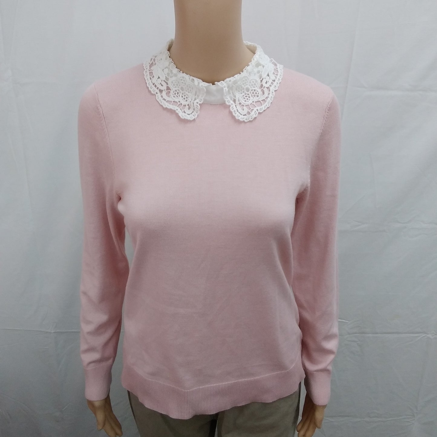 NWT - Cable & Gauge Women's Pink Sweater with White Lace Peter Pan Collar - Size: M