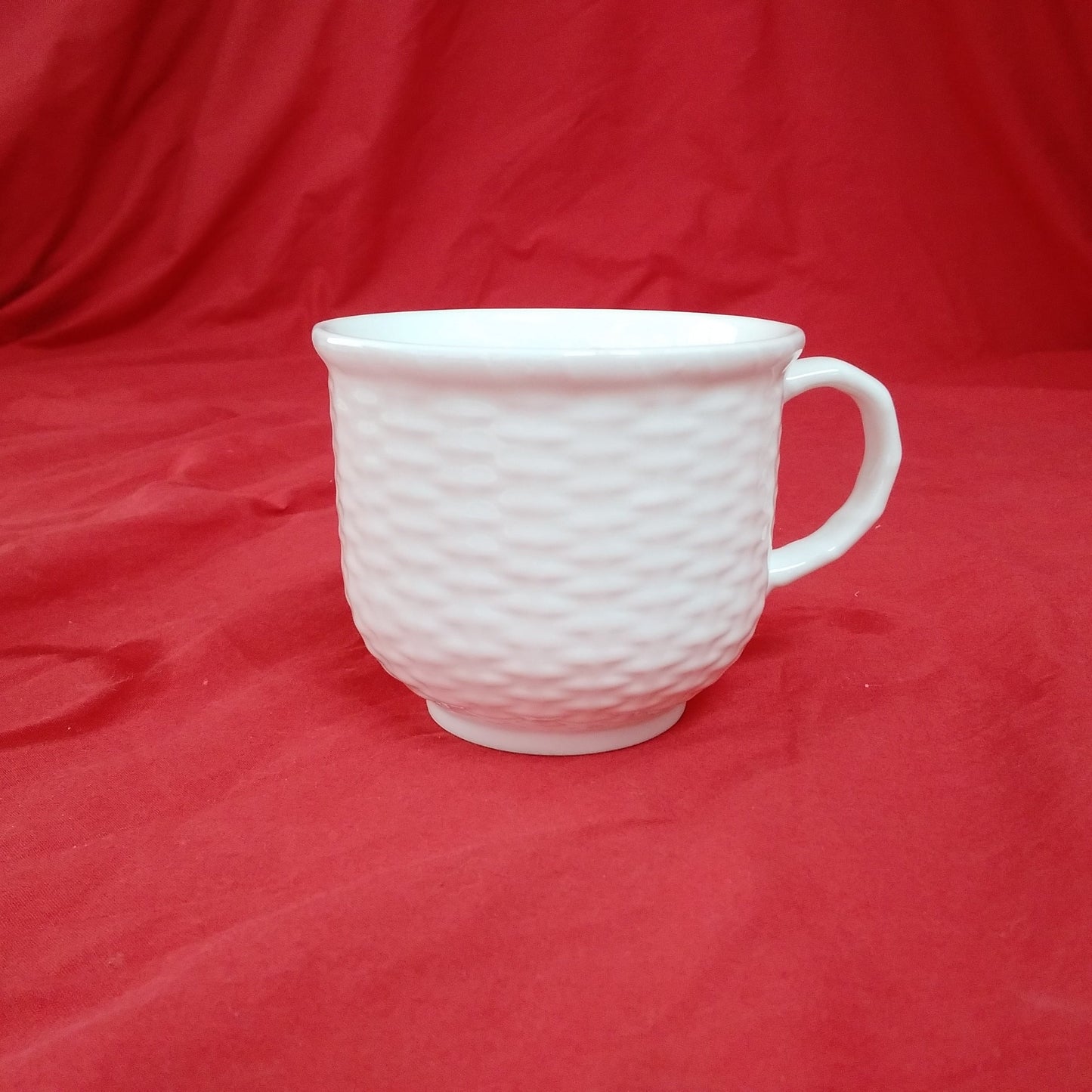 VTG -- Wedgewood Nantucket 4-piece Basket Weave Style Bone China Set