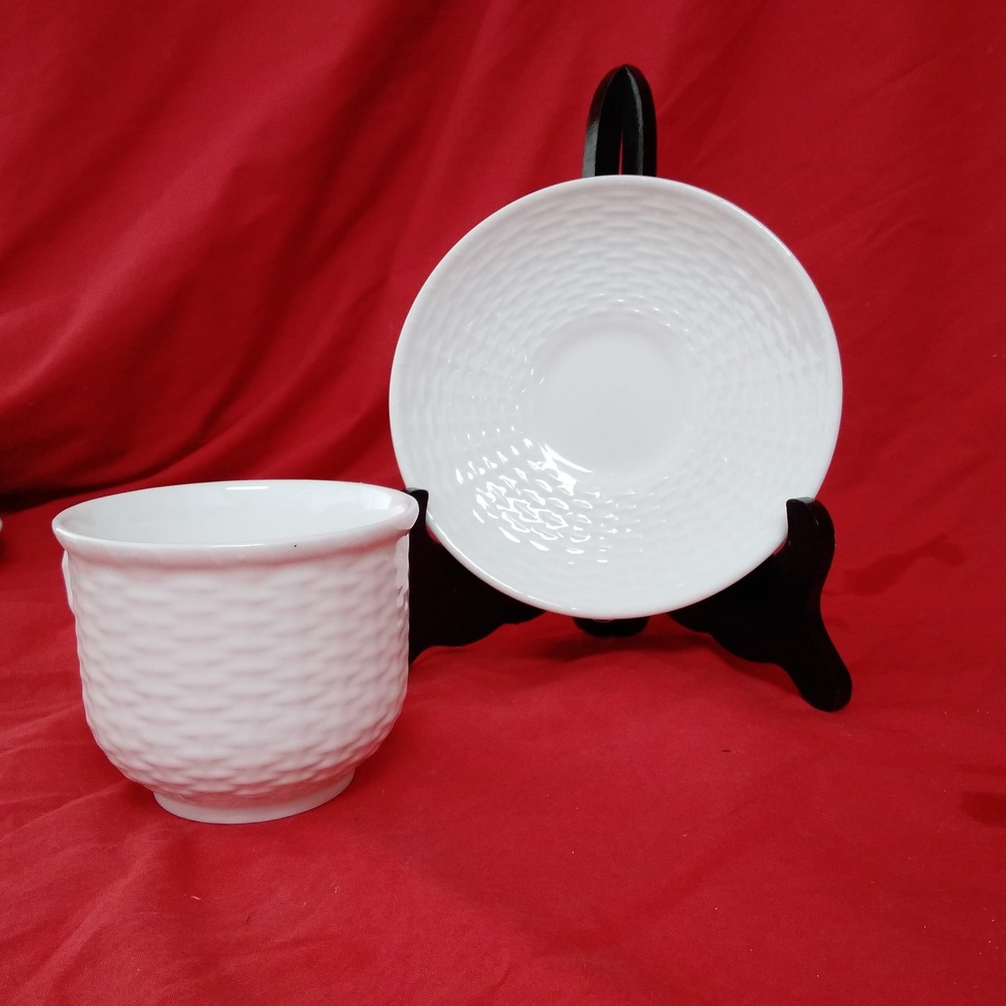 VTG -- Wedgewood Nantucket 4-piece Basket Weave Style Bone China Set