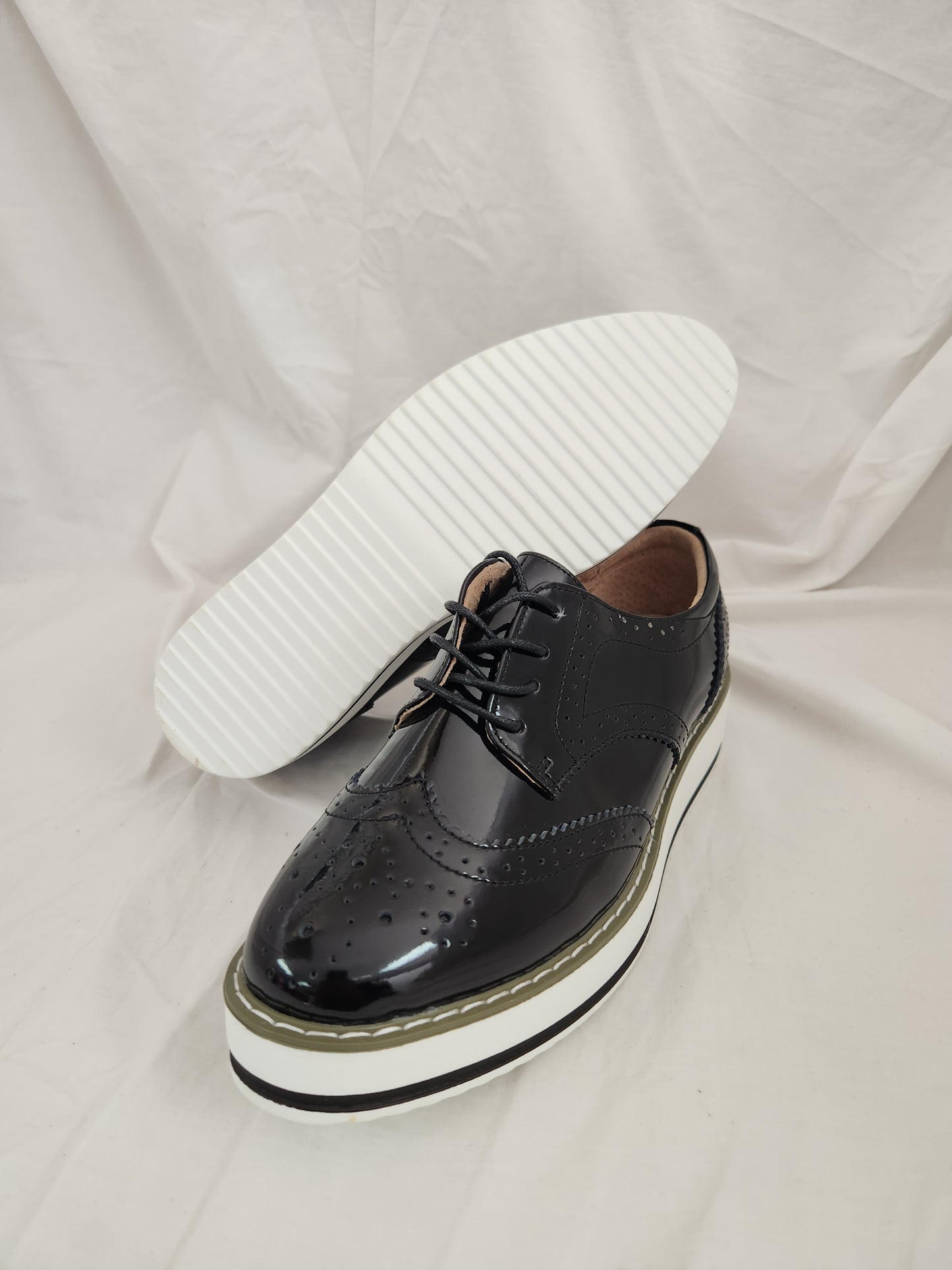NWOB - DADAWEN Women's Black Platform Lace-Up Wingtips Square Toe Oxfords - Size: 40 (US 8)