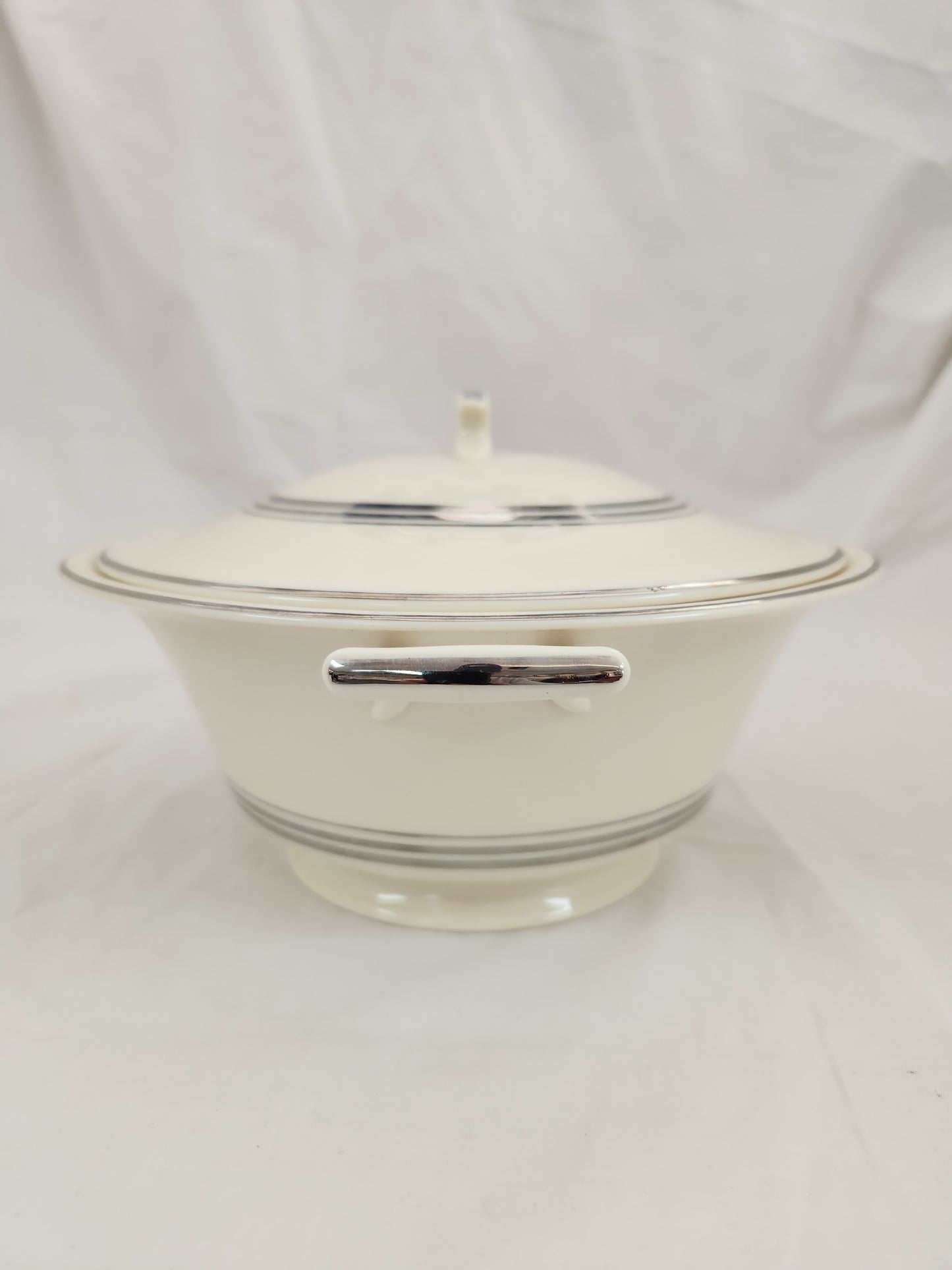 VTG - Round Covered Vegetable Dish in Nimbus Platinum by SYRACUSE