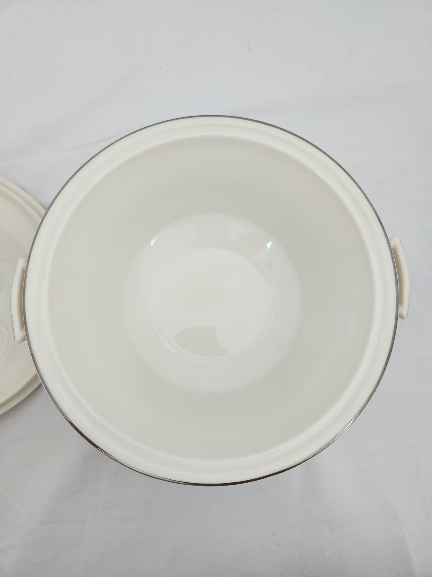 VTG - Round Covered Vegetable Dish in Nimbus Platinum by SYRACUSE