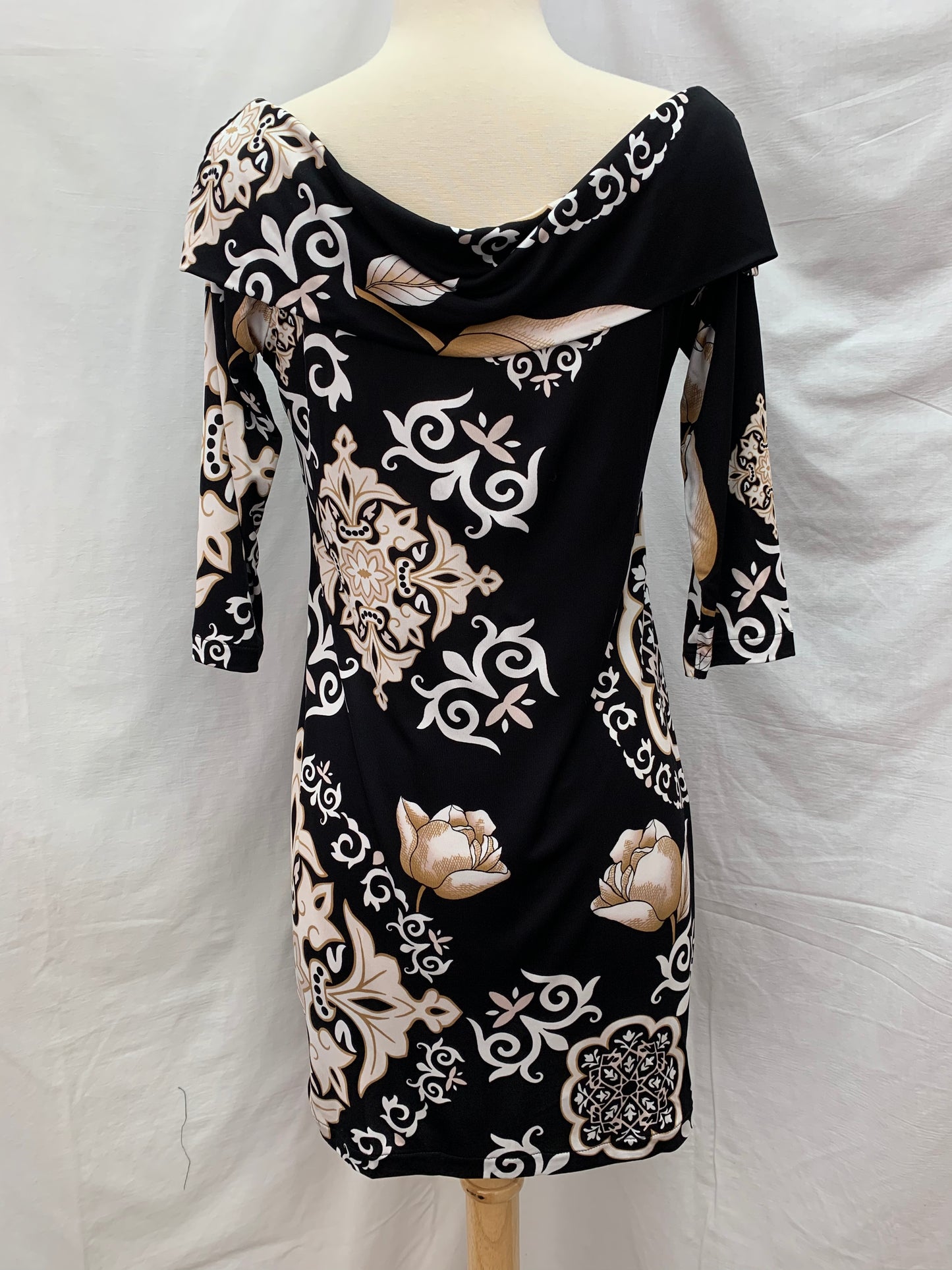 NWT - WHITE HOUSE BLACK MARKET black print rayon 3/4 Sleeve Dress - S