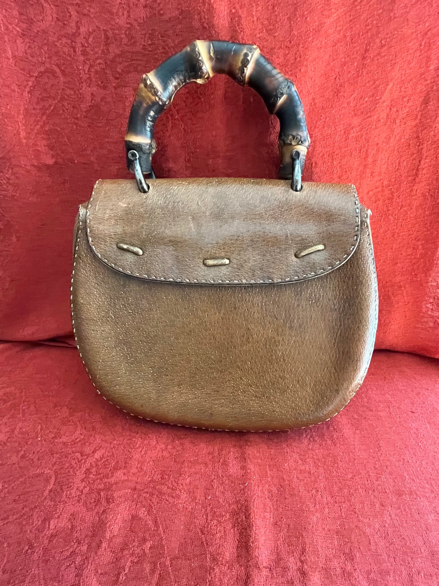 Vintage Leather Handbag with Wooden Handle and Closure