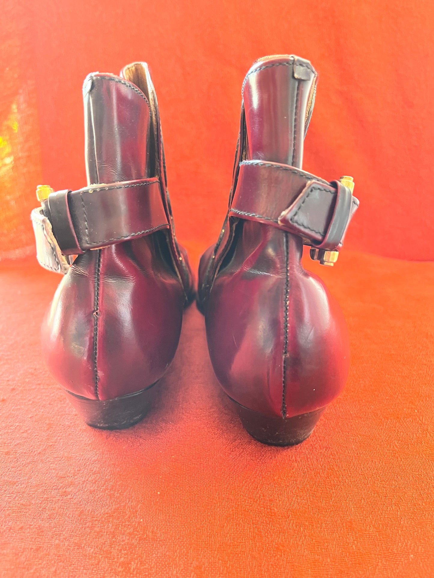 Pollini Hecho En Chilé Burgundy Leather Ankle Boots with Gold Tone Accents Size 39.5 (9 US)
